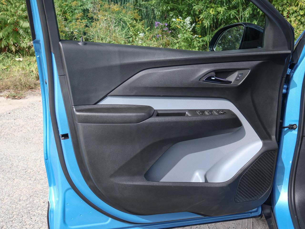 2027 Chevrolet Bolt LT Photo