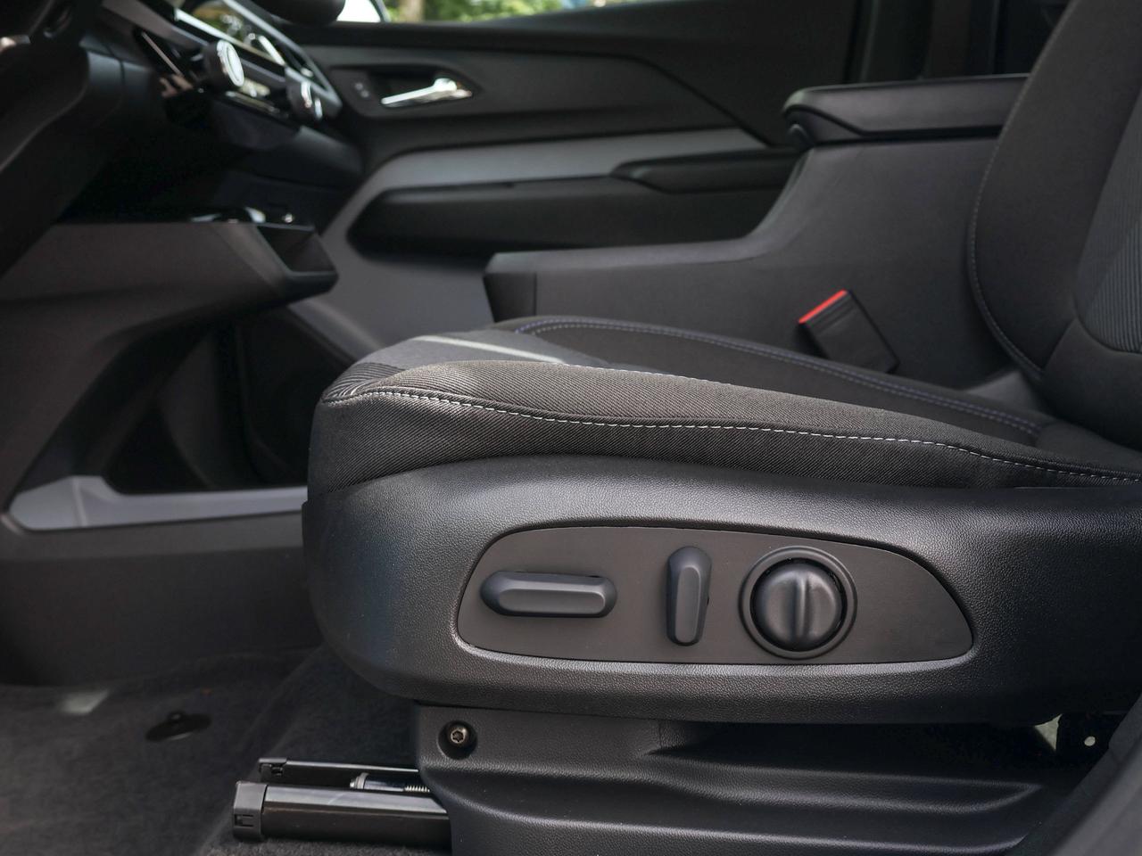 2027 Chevrolet Bolt LT Photo