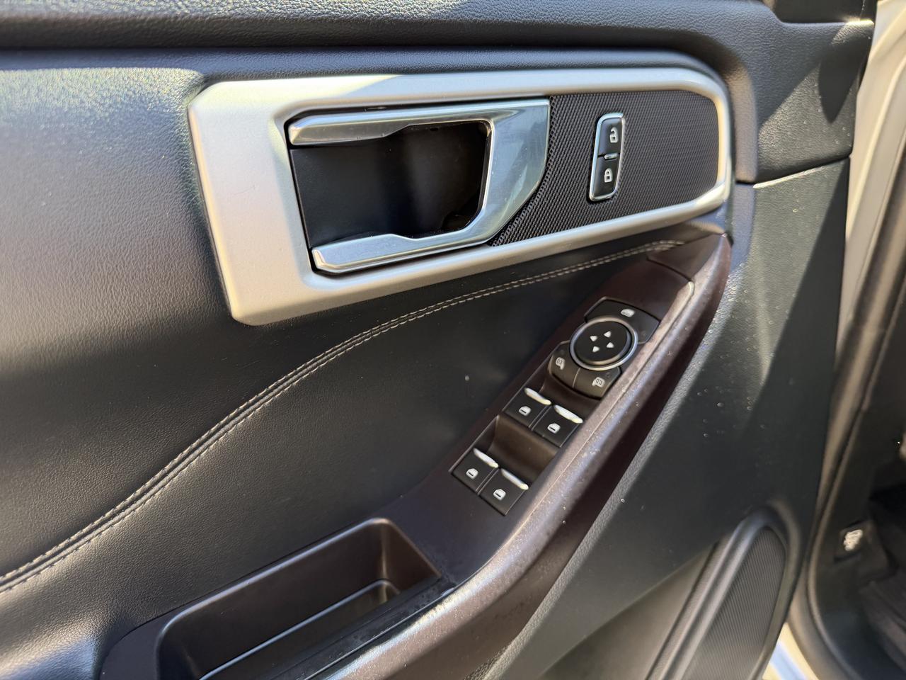 2020 Ford Explorer XLT Photo