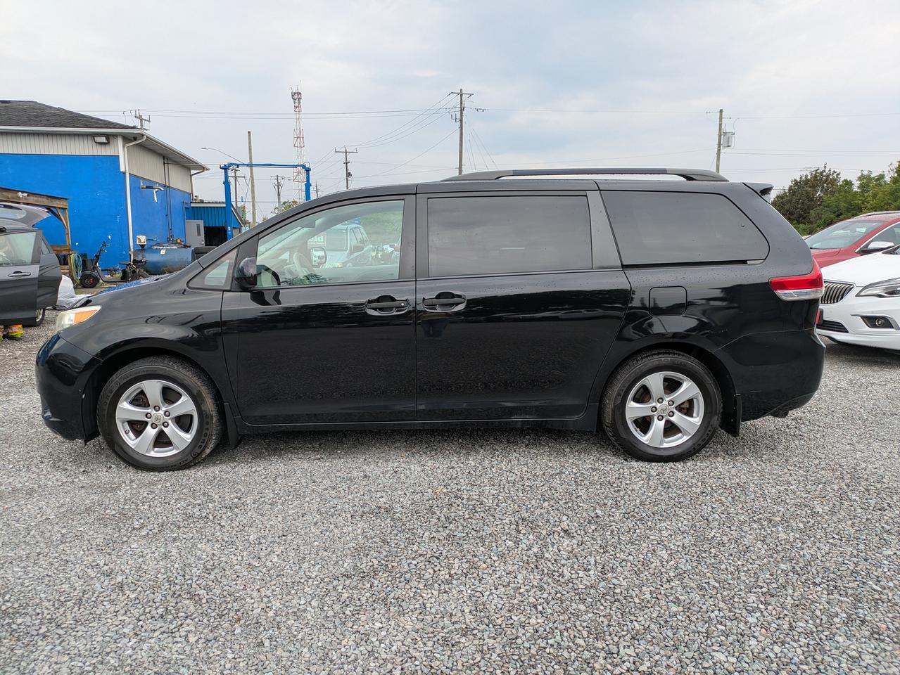 2014 Toyota Sienna 5DR 7-PASS FWD Photo1
