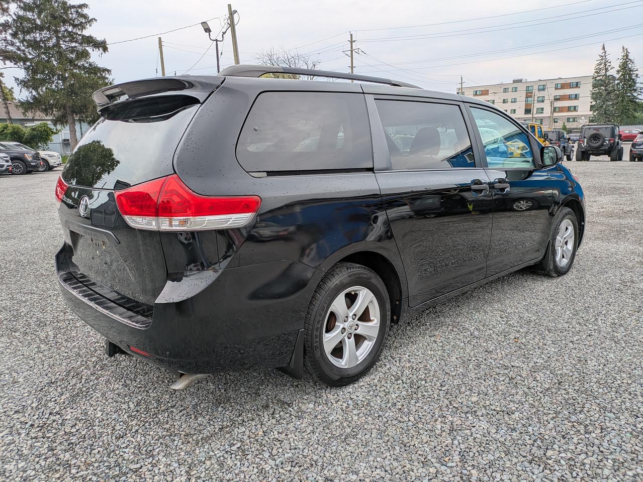 2014 Toyota Sienna 5DR 7-PASS FWD Photo4