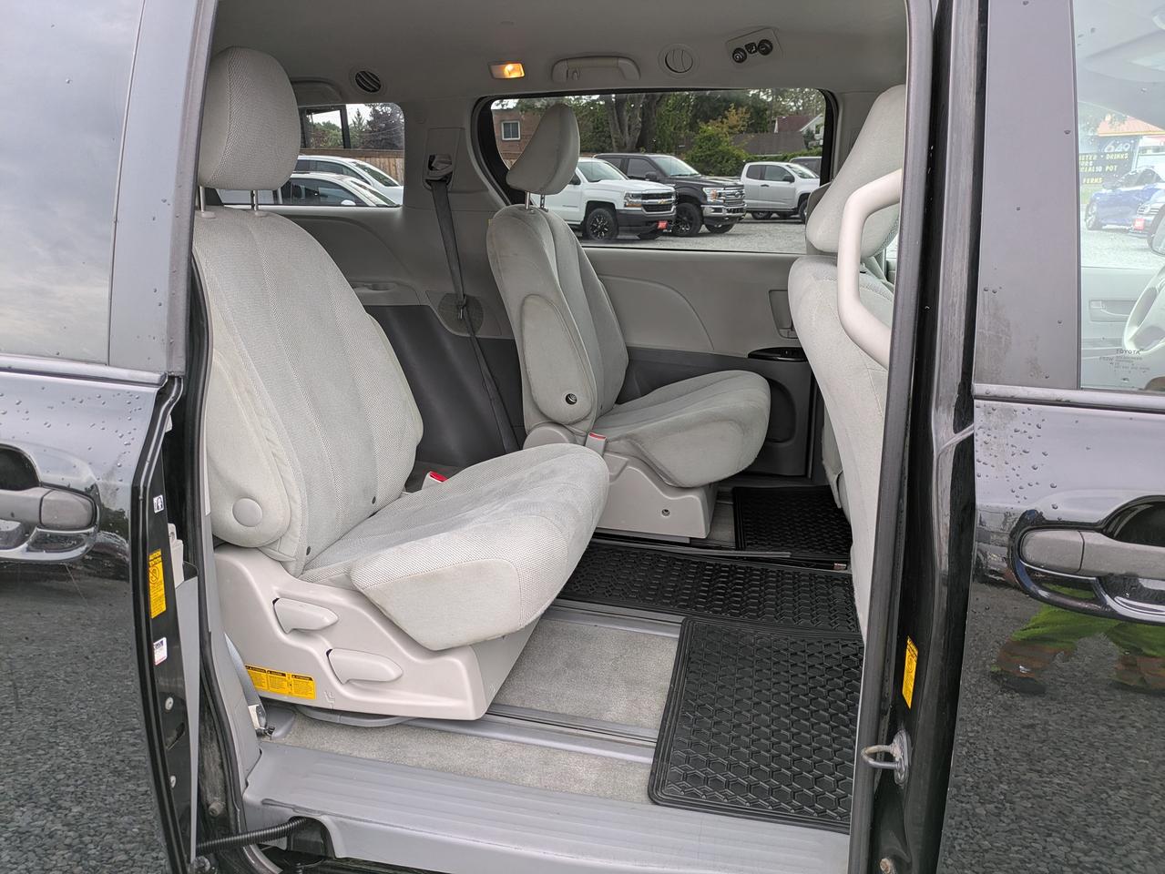 2014 Toyota Sienna 5DR 7-PASS FWD Photo