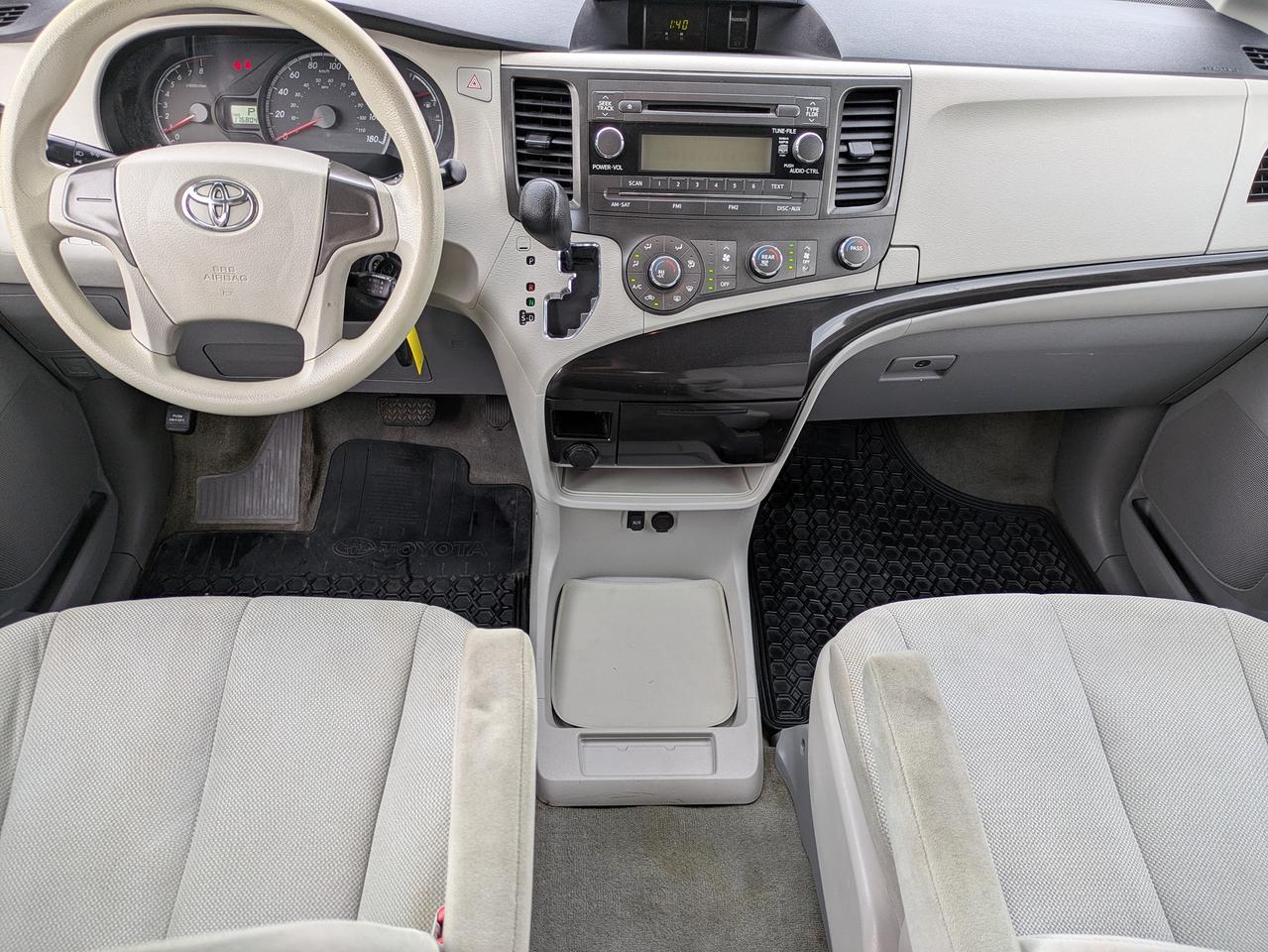 2014 Toyota Sienna 5DR 7-PASS FWD Photo
