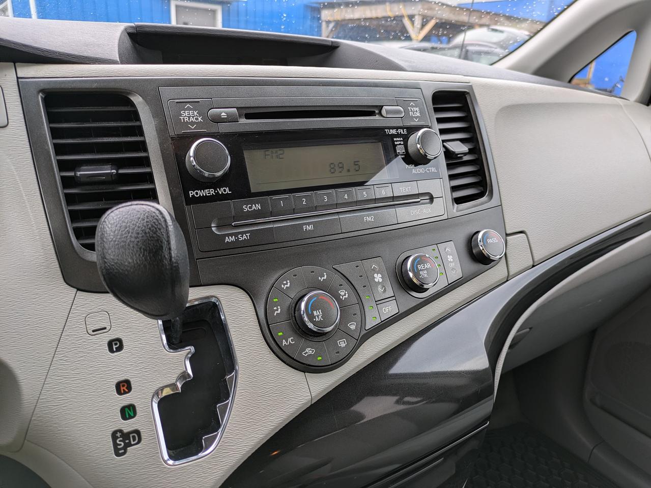 2014 Toyota Sienna 5DR 7-PASS FWD Photo