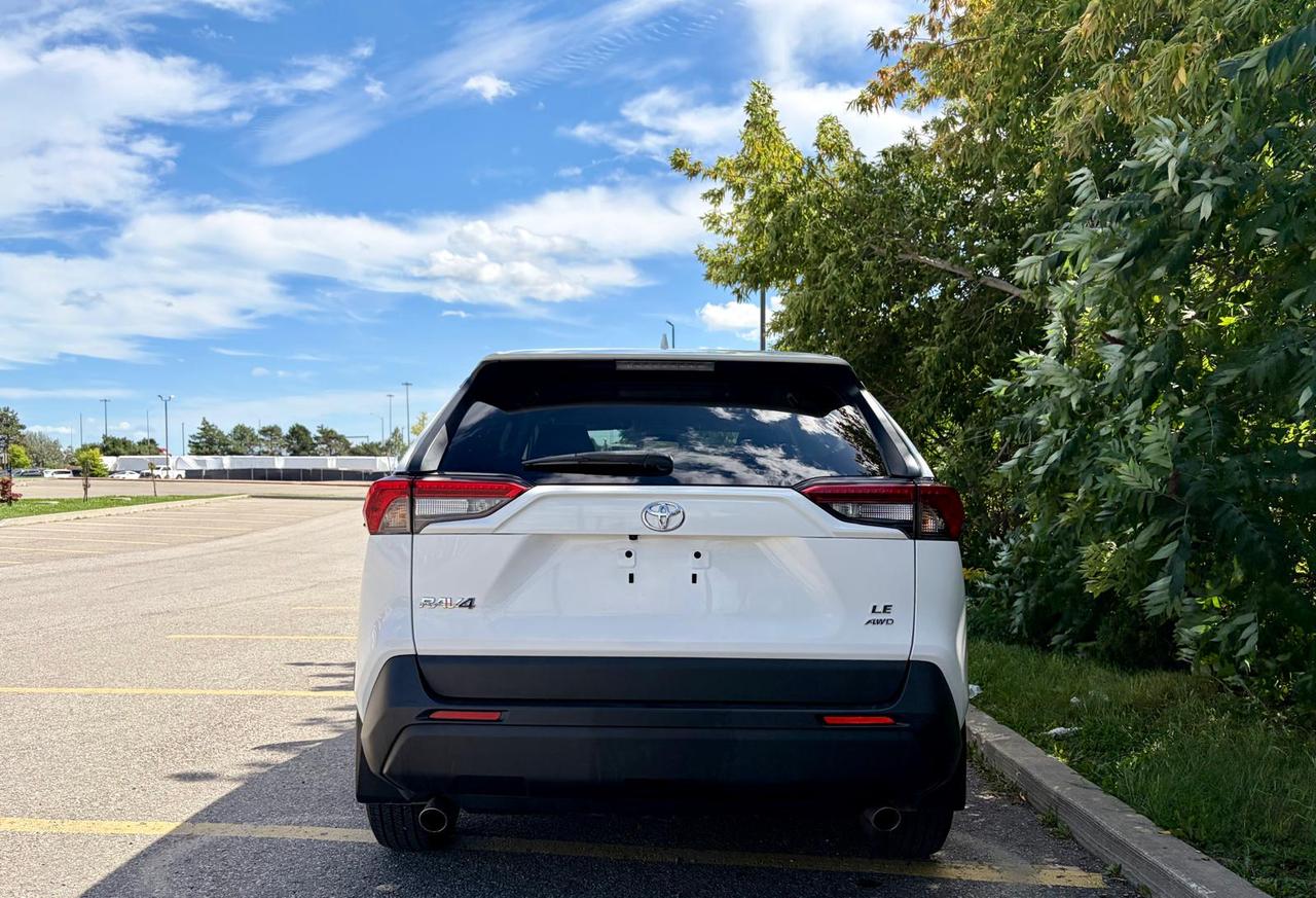 2022 Toyota RAV4 LE AWD Photo2
