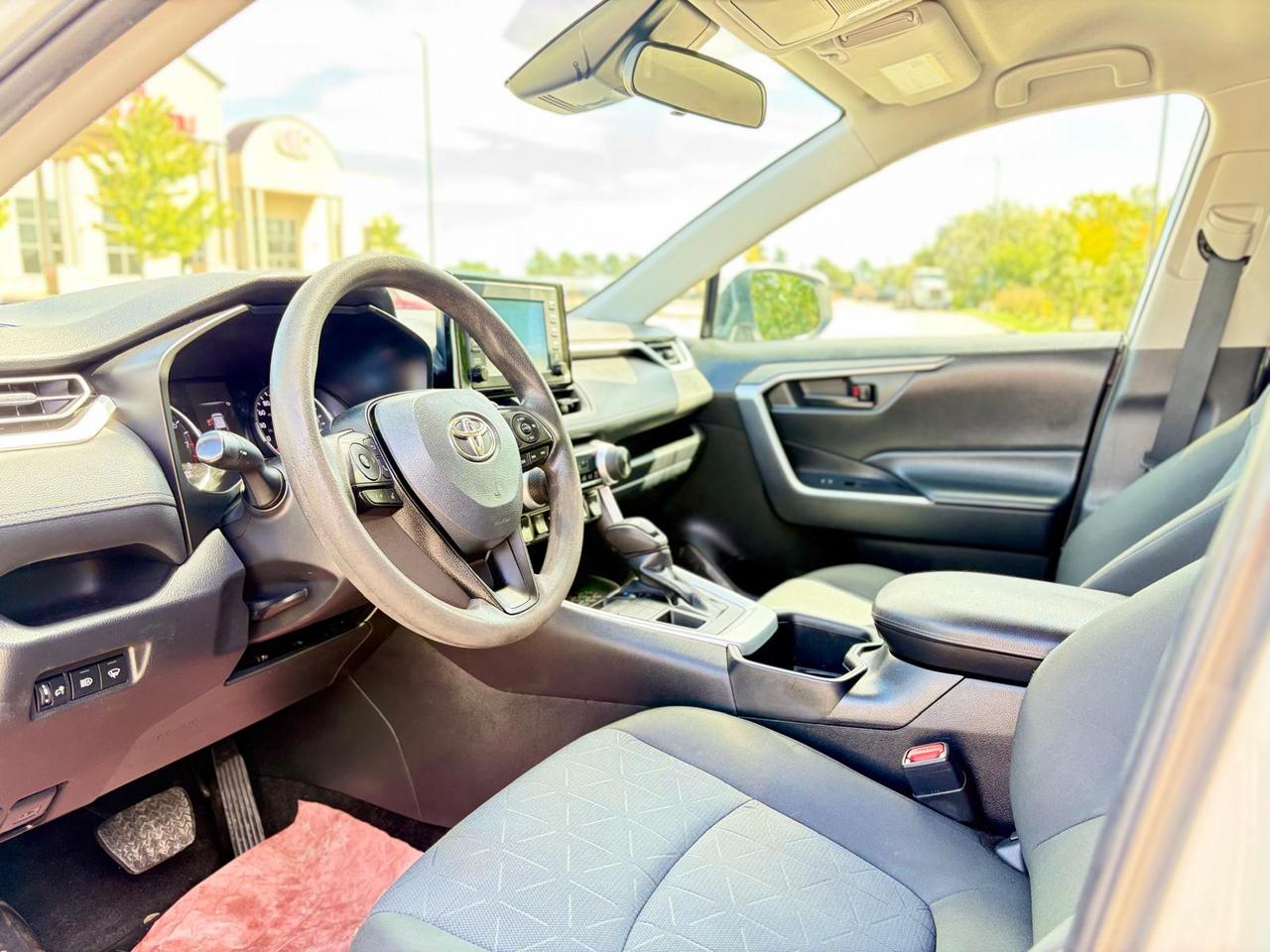 2022 Toyota RAV4 LE AWD Photo4