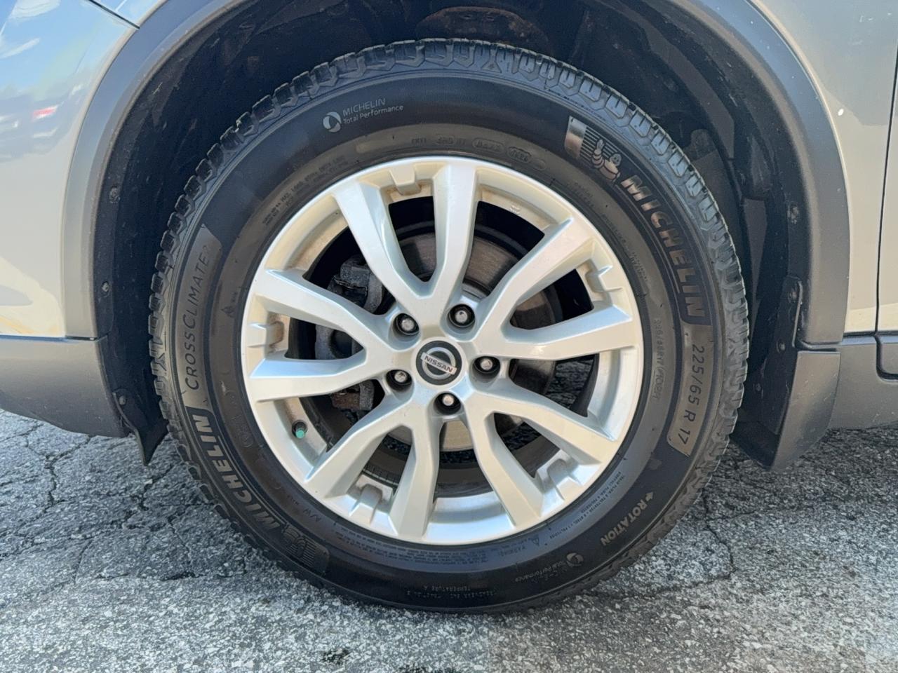 2018 Nissan Rogue SV Photo