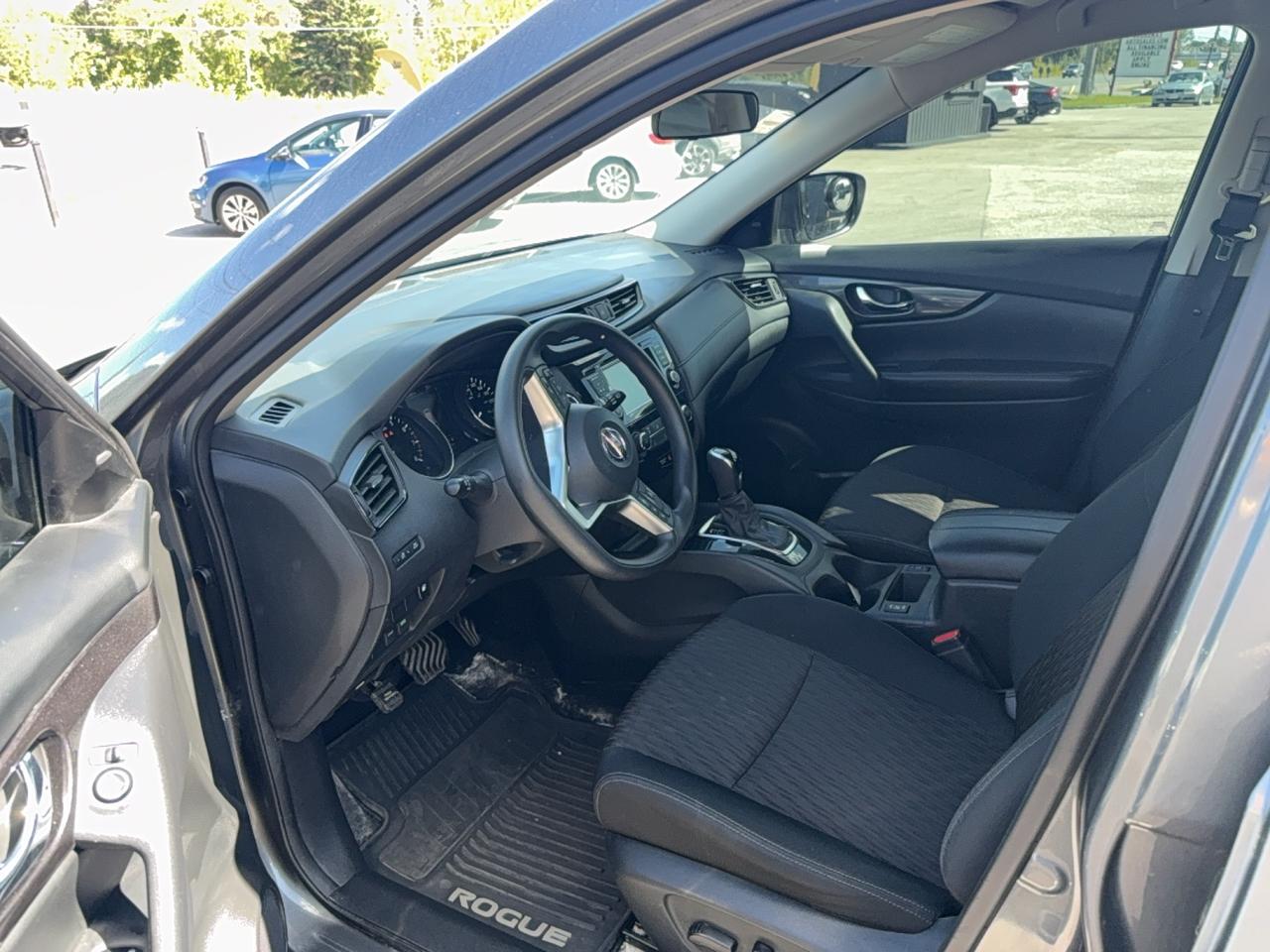 2018 Nissan Rogue SV Photo