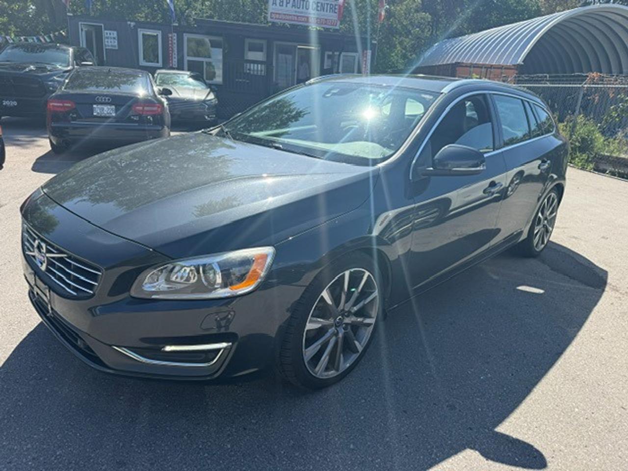 2015 Volvo V60 T5 Drive-E Premier Plus - Photo #1