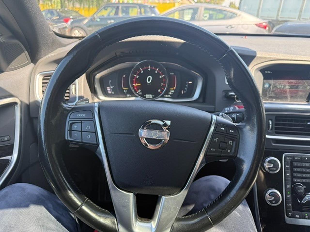 2015 Volvo V60 T5 Drive-E Premier Plus Photo