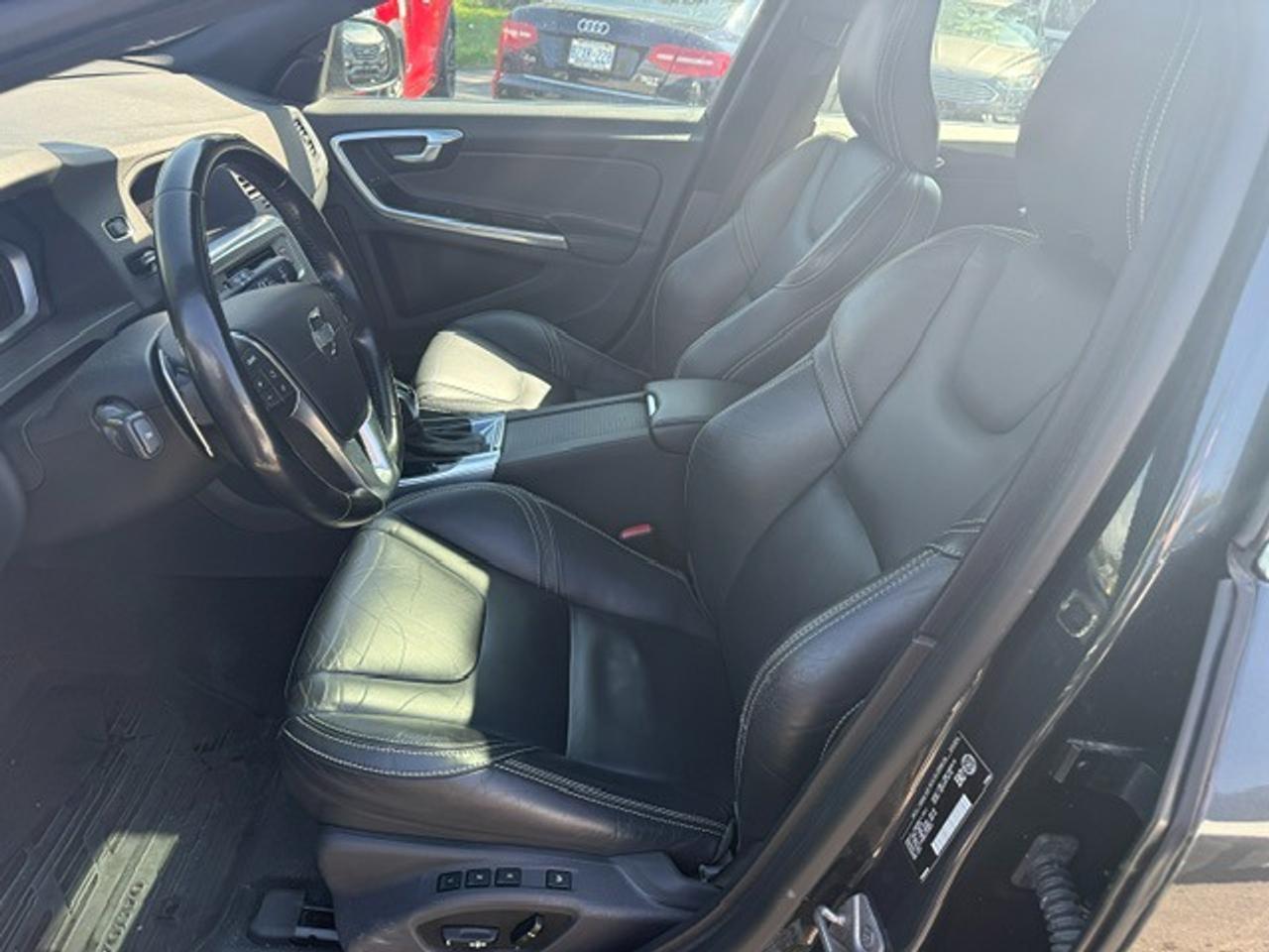 2015 Volvo V60 T5 Drive-E Premier Plus Photo