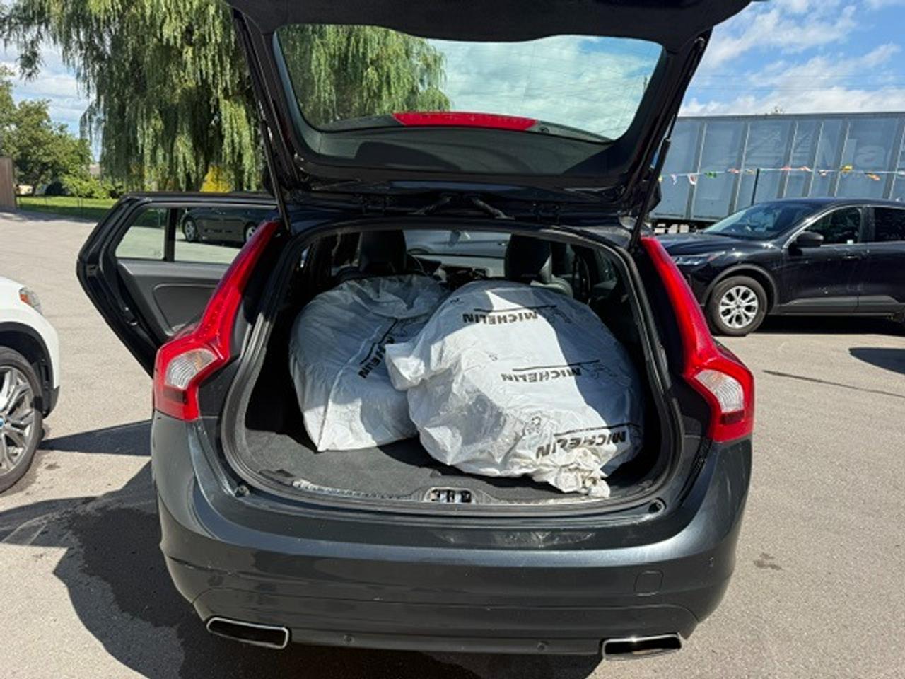 2015 Volvo V60 T5 Drive-E Premier Plus Photo