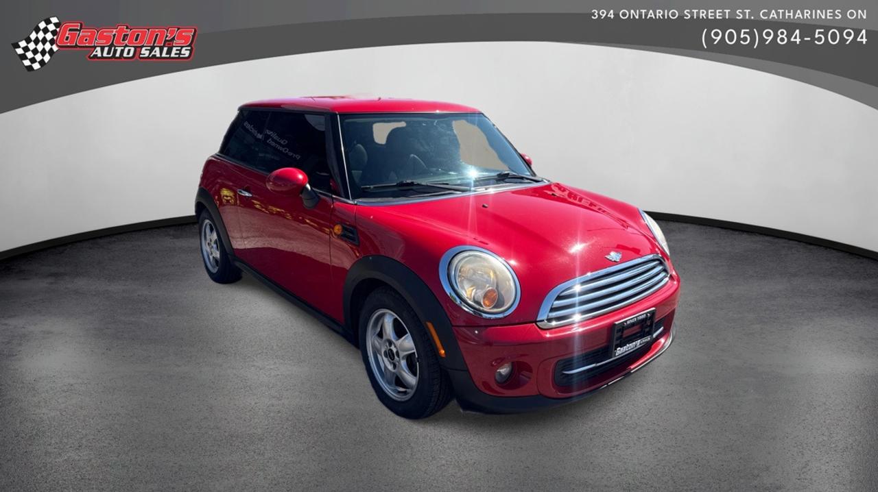 2011 MINI Cooper Classic Photo0
