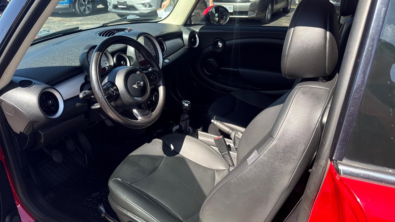 2011 MINI Cooper Classic Photo
