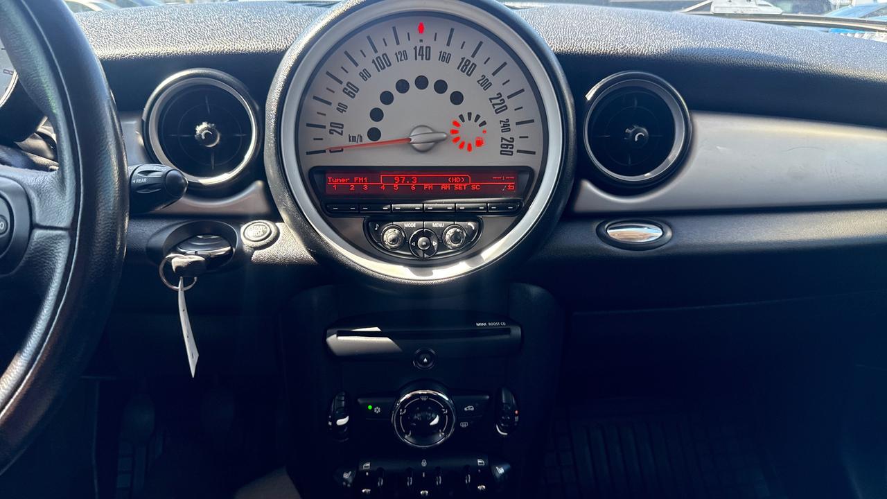 2011 MINI Cooper Classic Photo