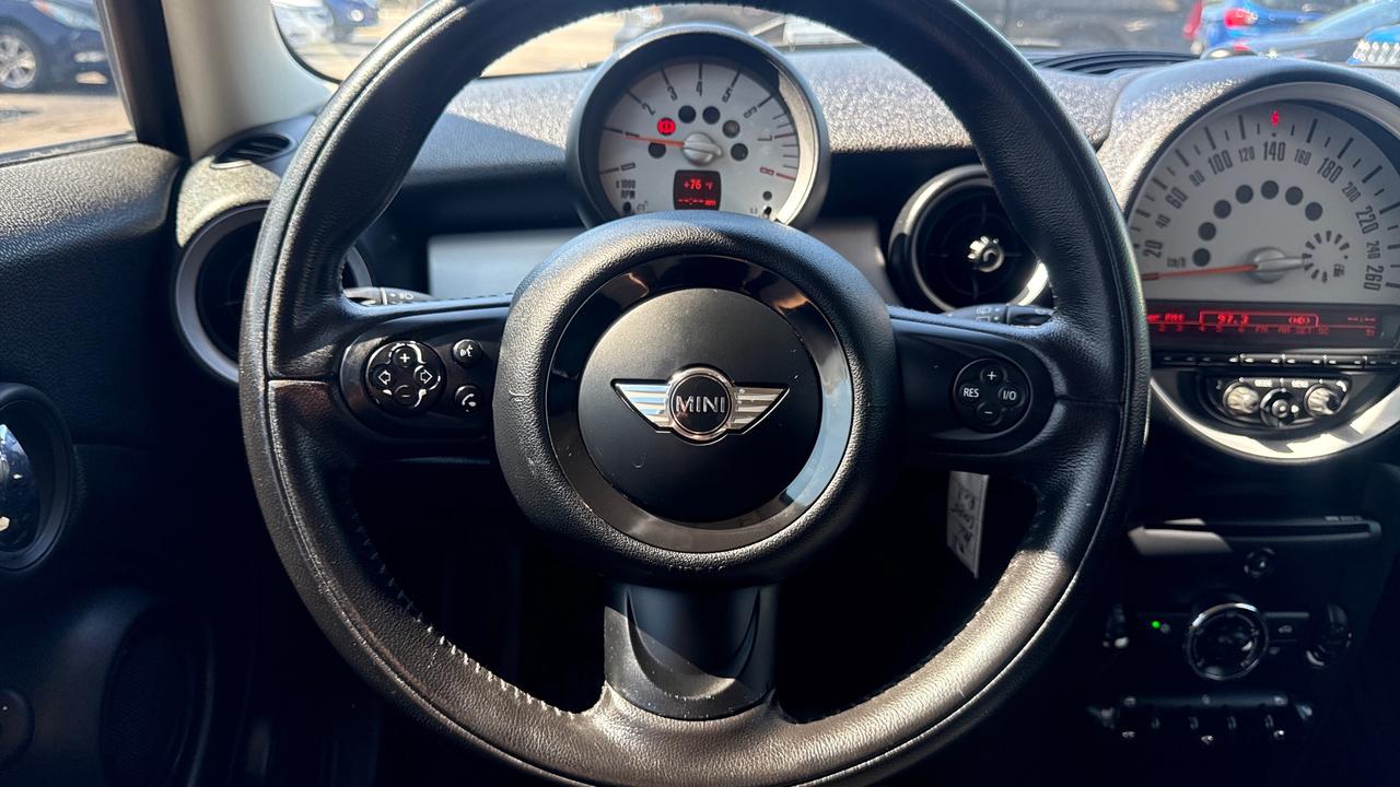 2011 MINI Cooper Classic Photo