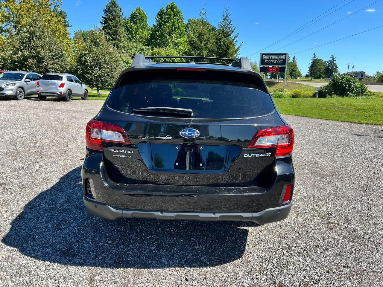 2017 Subaru Outback 2.5i Limited w/Tech Pkg CERTIFIED Photo3