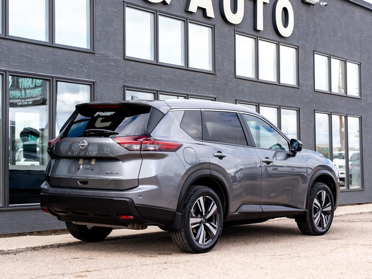 2024 Nissan Rogue AWD SV With Moonroof Photo5