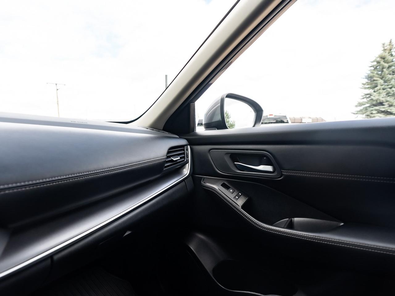 2024 Nissan Rogue AWD SV With Moonroof Photo12