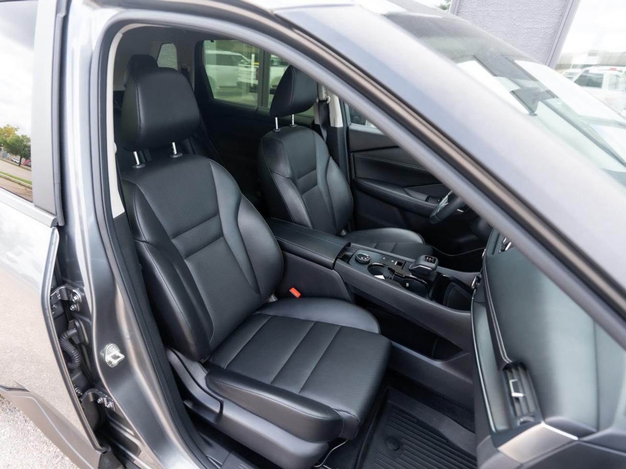 2024 Nissan Rogue AWD SV With Moonroof Photo19