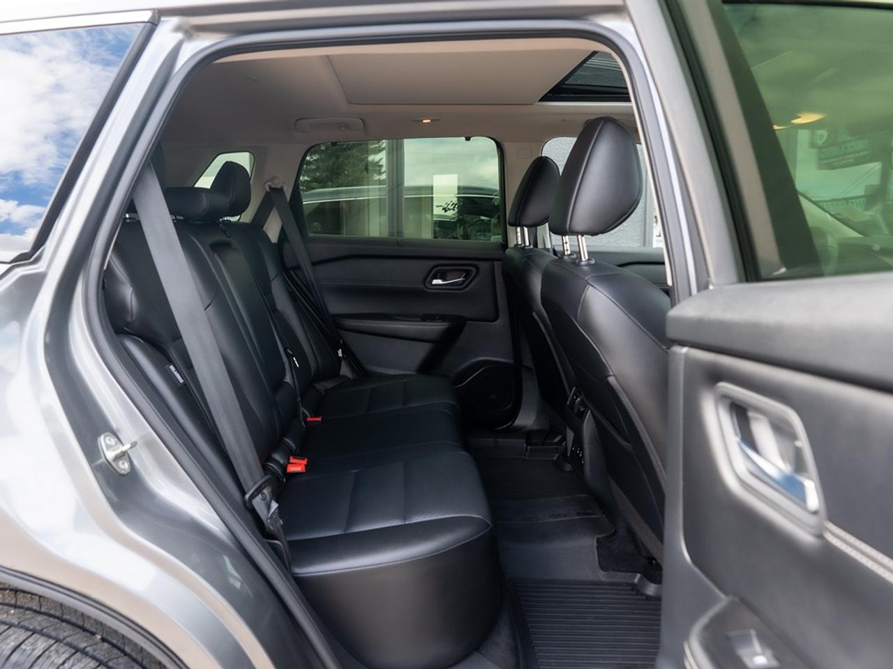 2024 Nissan Rogue AWD SV With Moonroof Photo18