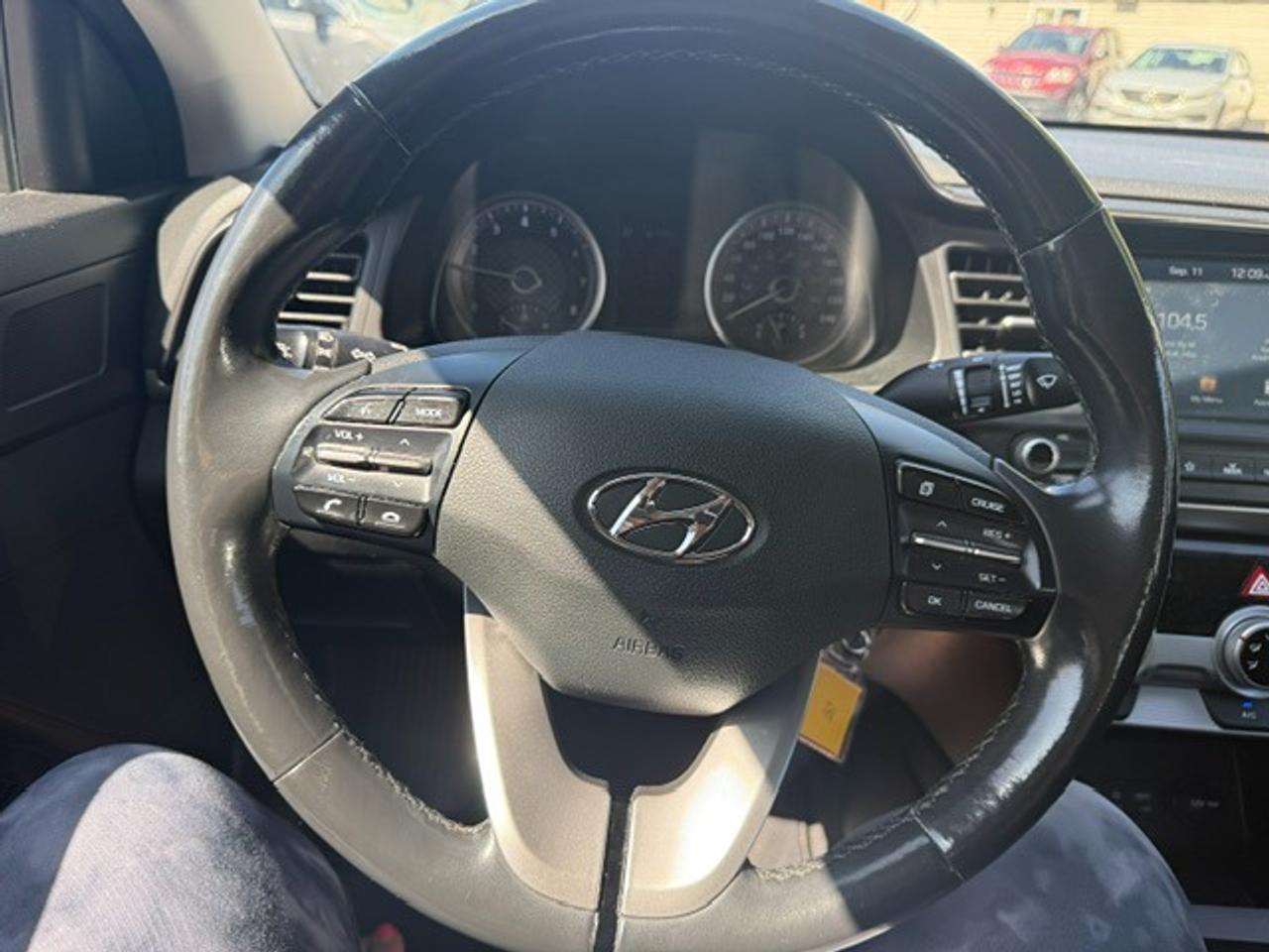 2019 Hyundai Elantra SEL Photo5