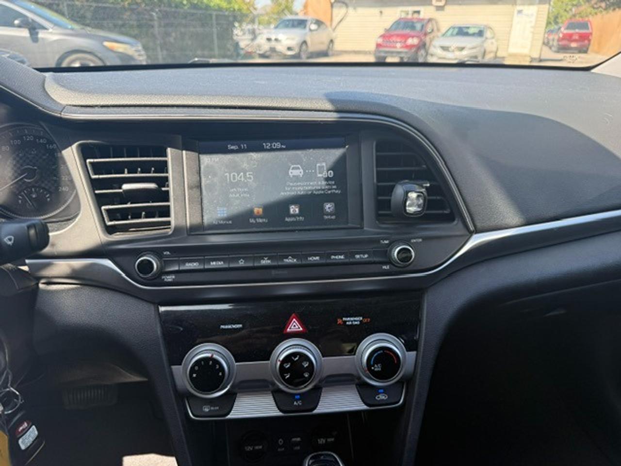 2019 Hyundai Elantra SEL Photo2