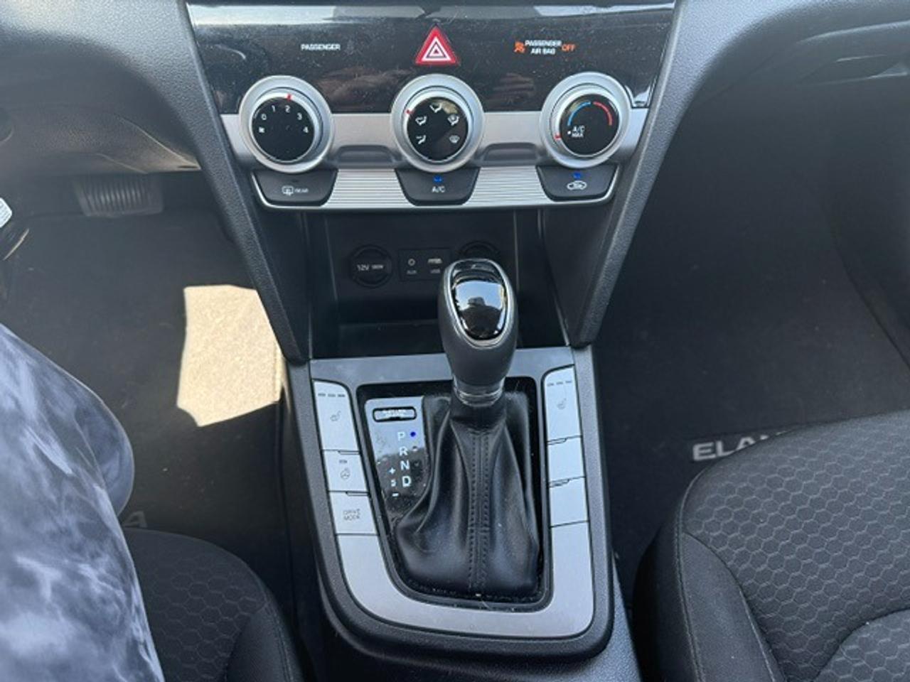 2019 Hyundai Elantra SEL Photo3