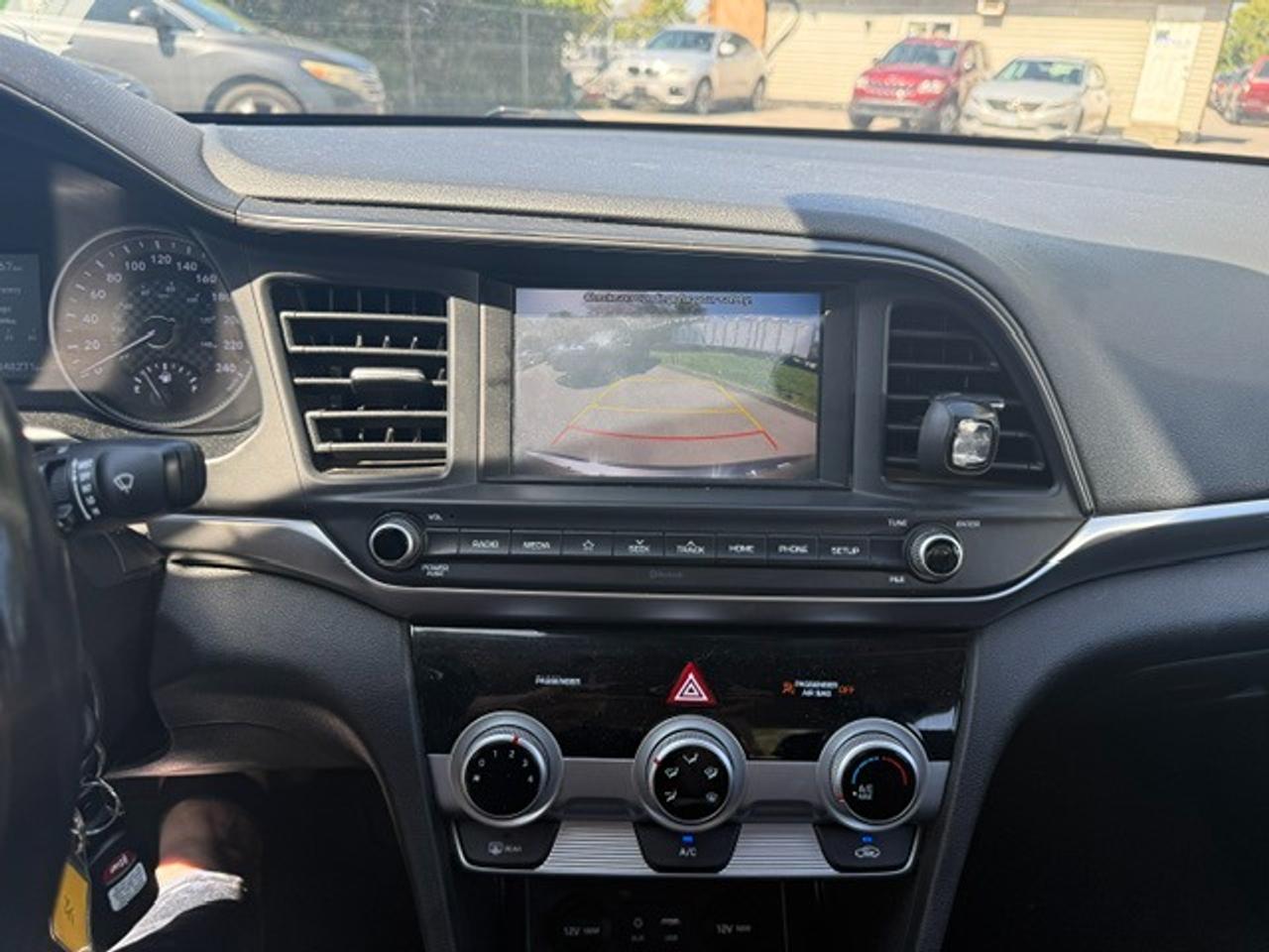 2019 Hyundai Elantra SEL Photo4