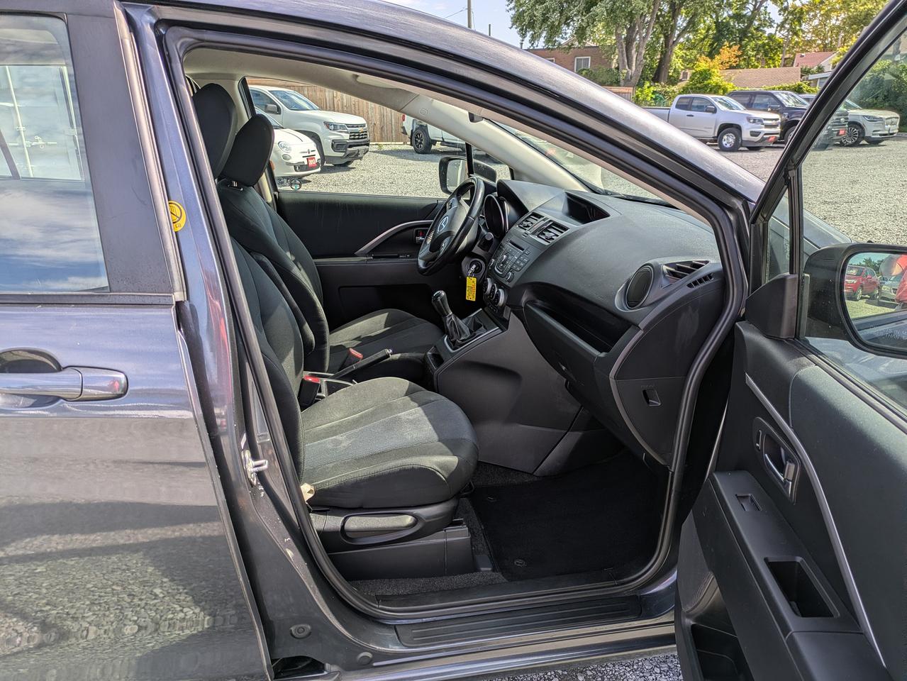 2015 Mazda MAZDA5 4dr Wgn Man Photo