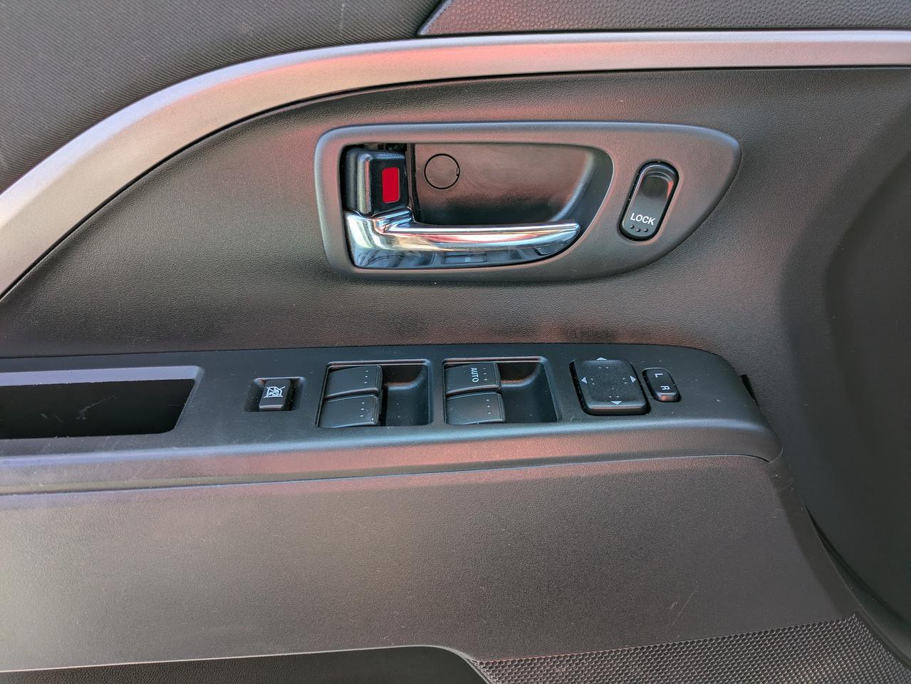 2015 Mazda MAZDA5 4dr Wgn Man Photo