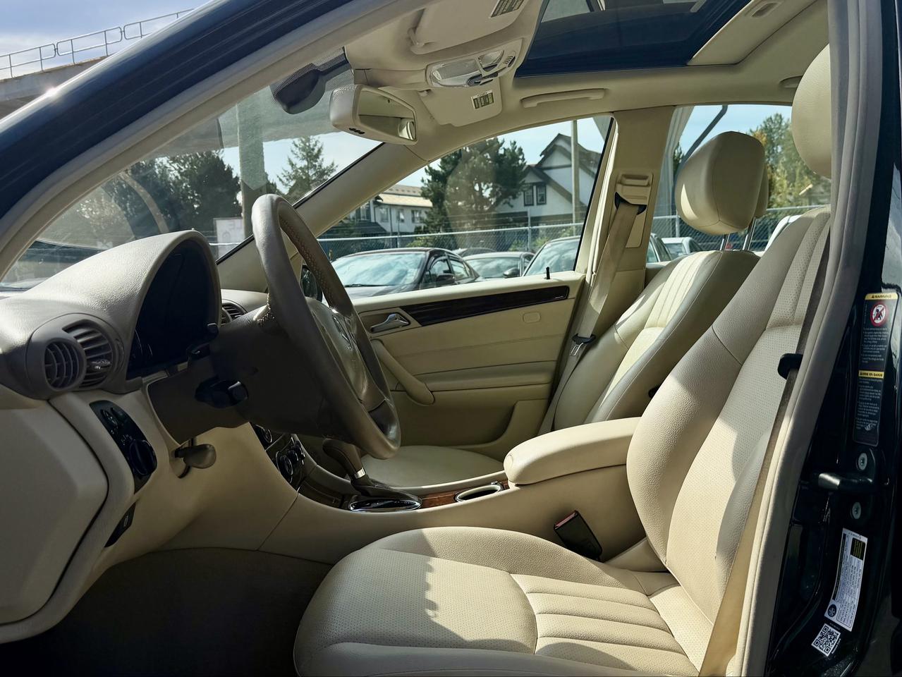 2007 Mercedes-Benz C-Class FINANCING AVAILABLE Photo9