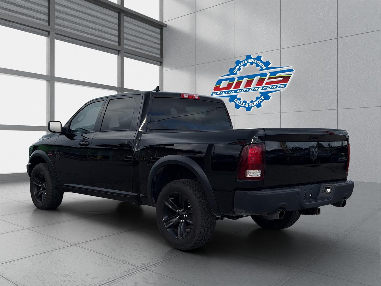 2022 RAM 1500 Classic WARLOCK Photo3