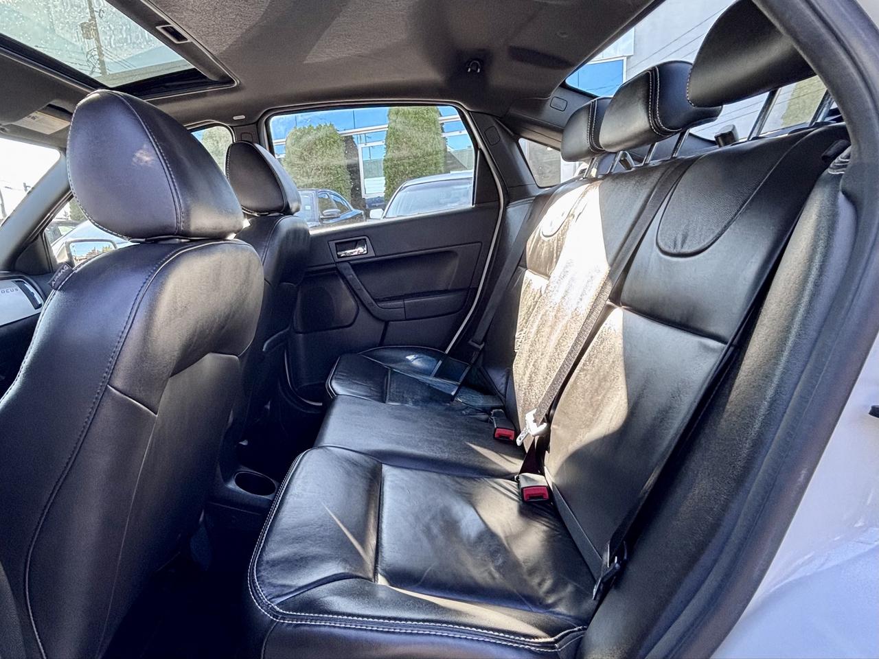 2009 Ford Focus FINANCING AVAILABLE Photo15