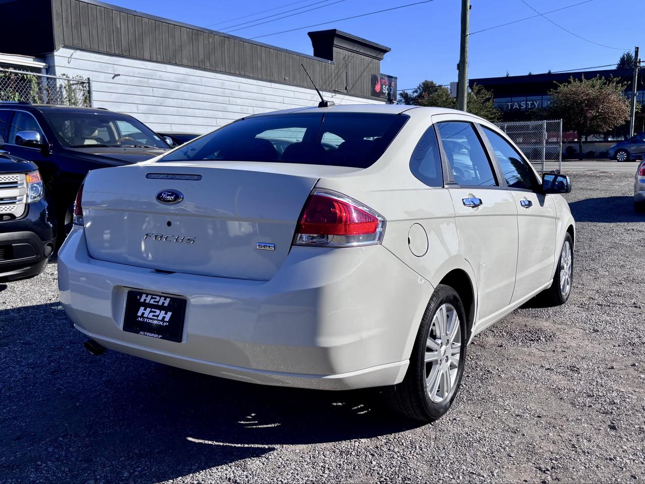2009 Ford Focus FINANCING AVAILABLE Photo5