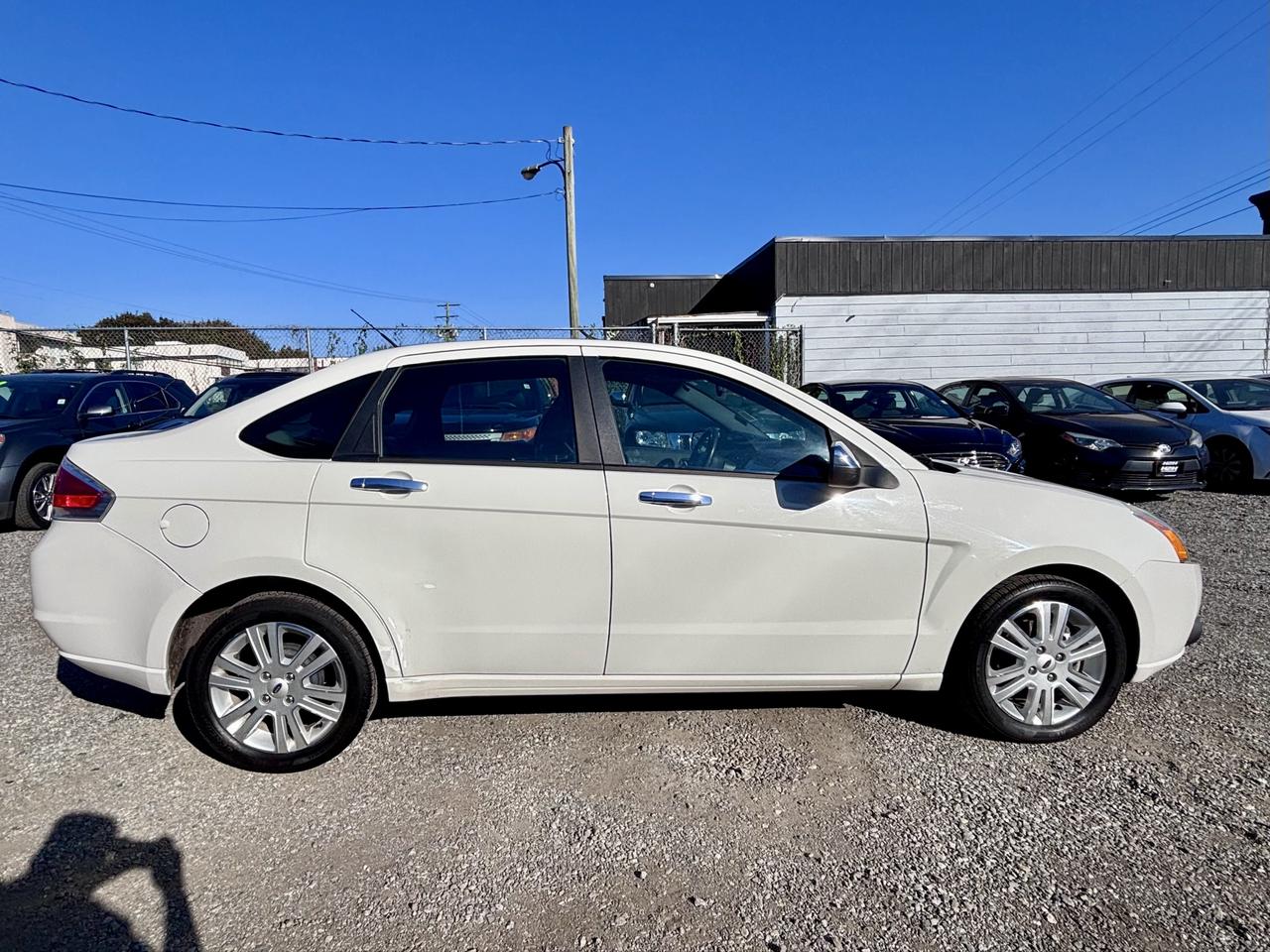 2009 Ford Focus FINANCING AVAILABLE Photo4