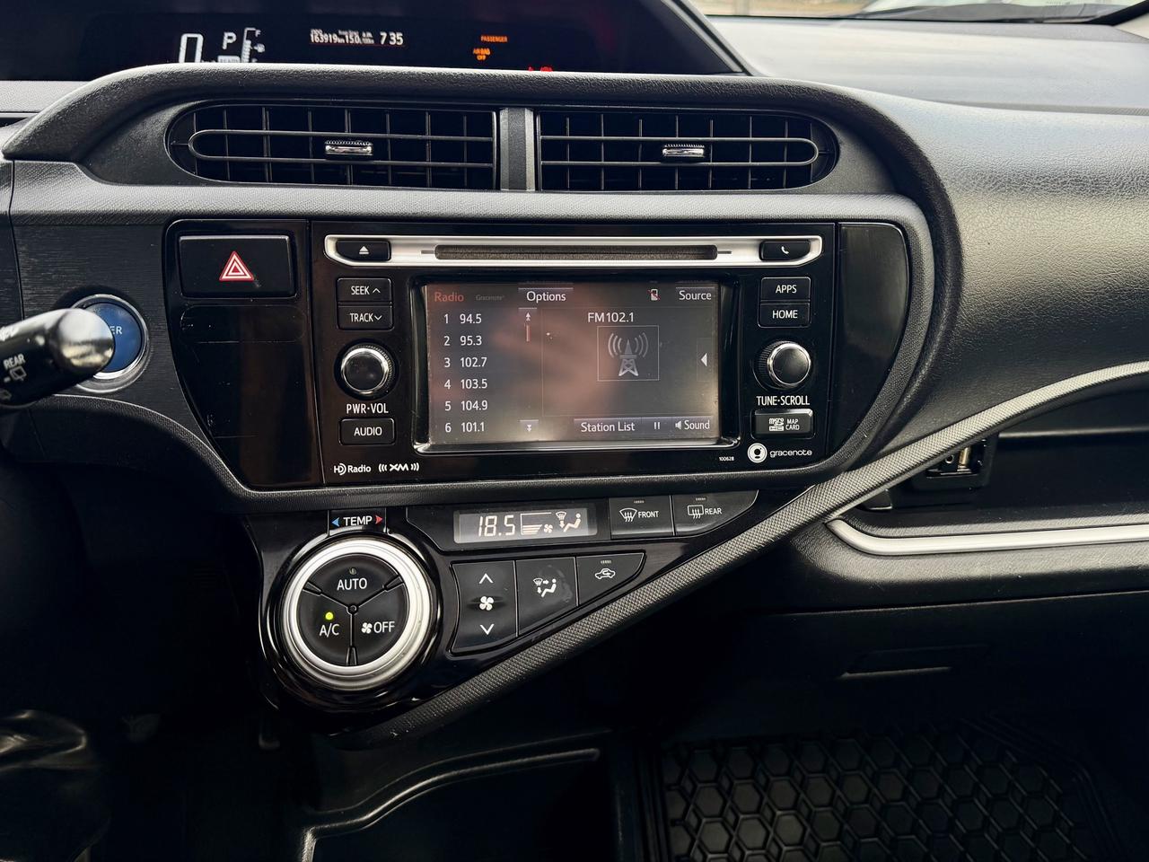 2017 Toyota Prius c FINANCING AVAILABLE Photo13