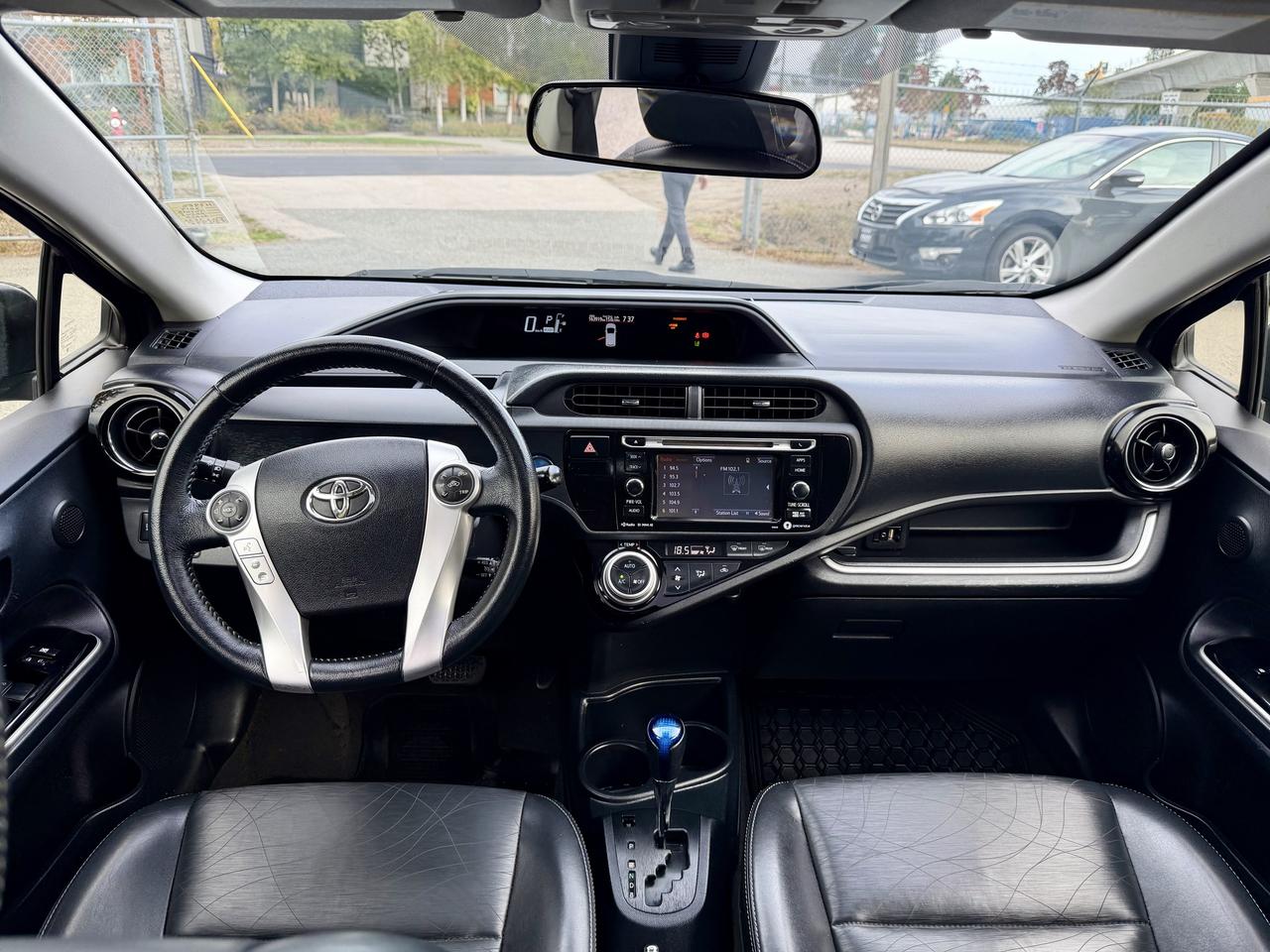 2017 Toyota Prius c FINANCING AVAILABLE Photo10