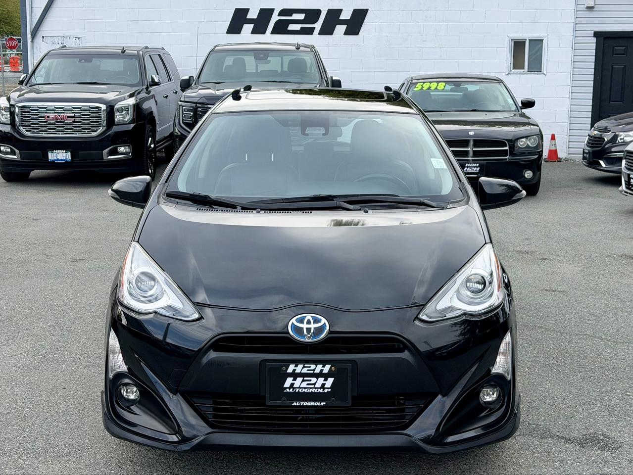 2017 Toyota Prius c FINANCING AVAILABLE Photo2