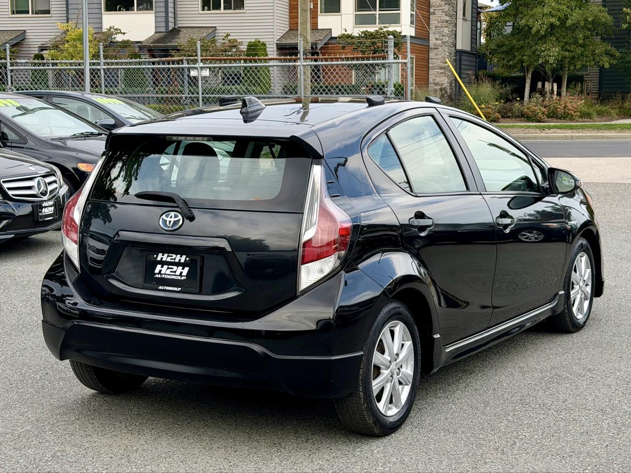 2017 Toyota Prius c FINANCING AVAILABLE Photo5
