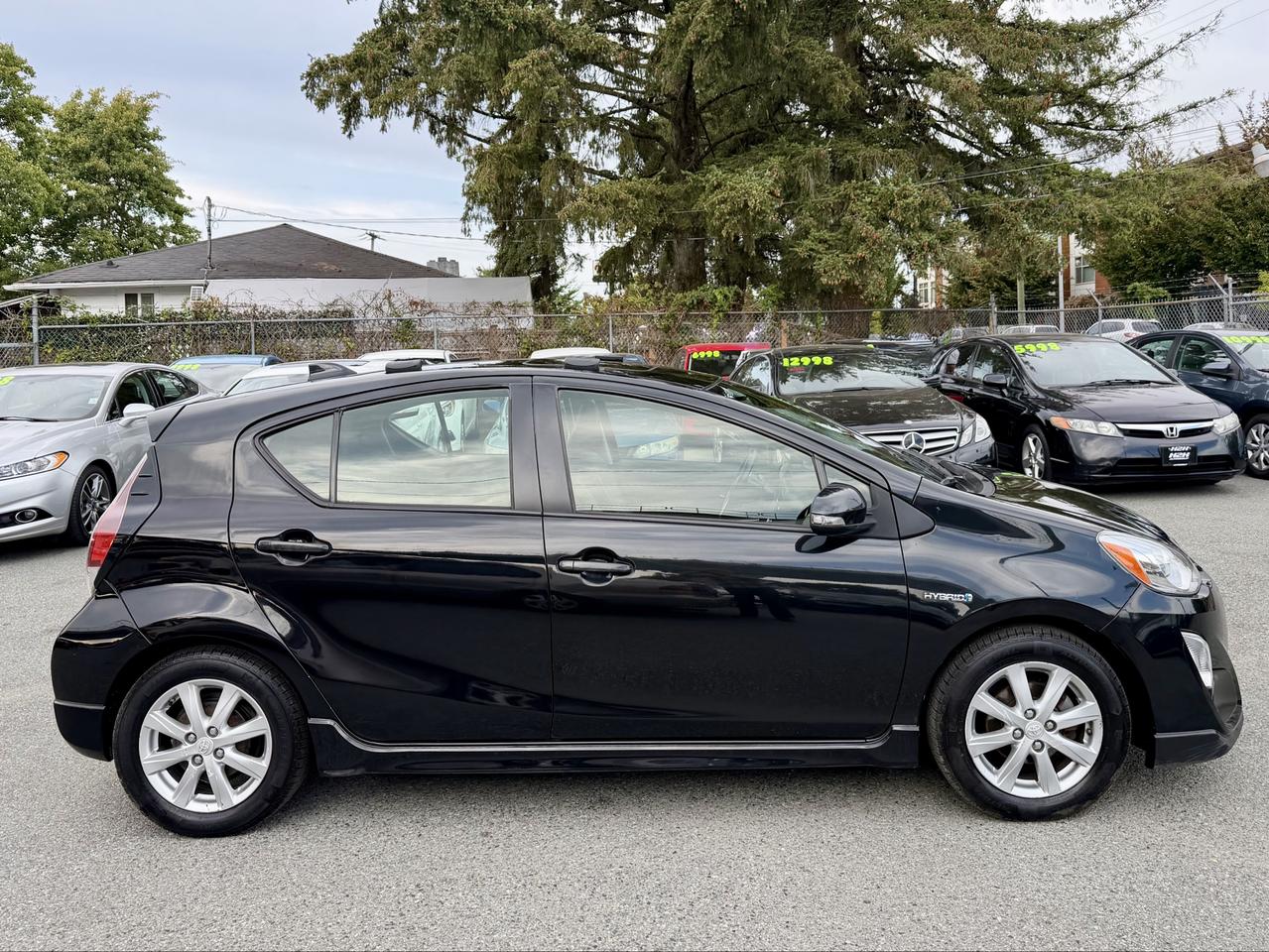 2017 Toyota Prius c FINANCING AVAILABLE Photo4