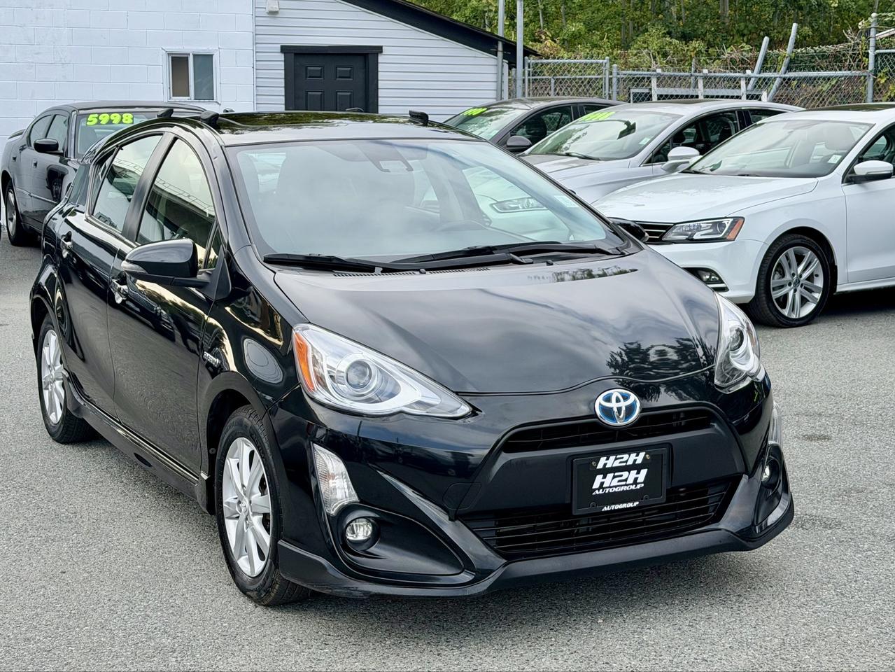 2017 Toyota Prius c FINANCING AVAILABLE Photo3