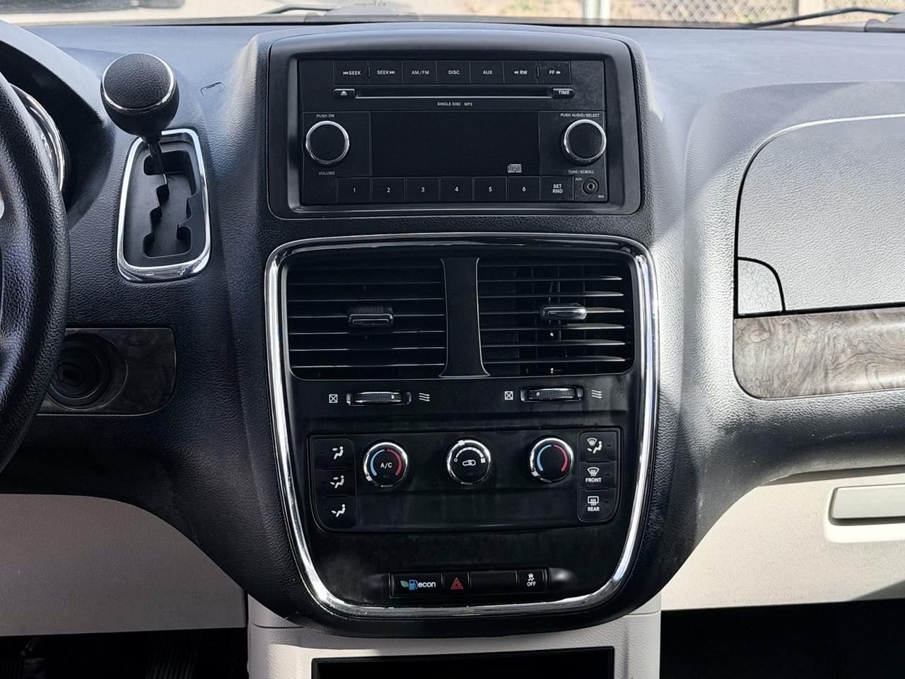 2011 Dodge Grand Caravan FINANCING AVAILABLE Photo12
