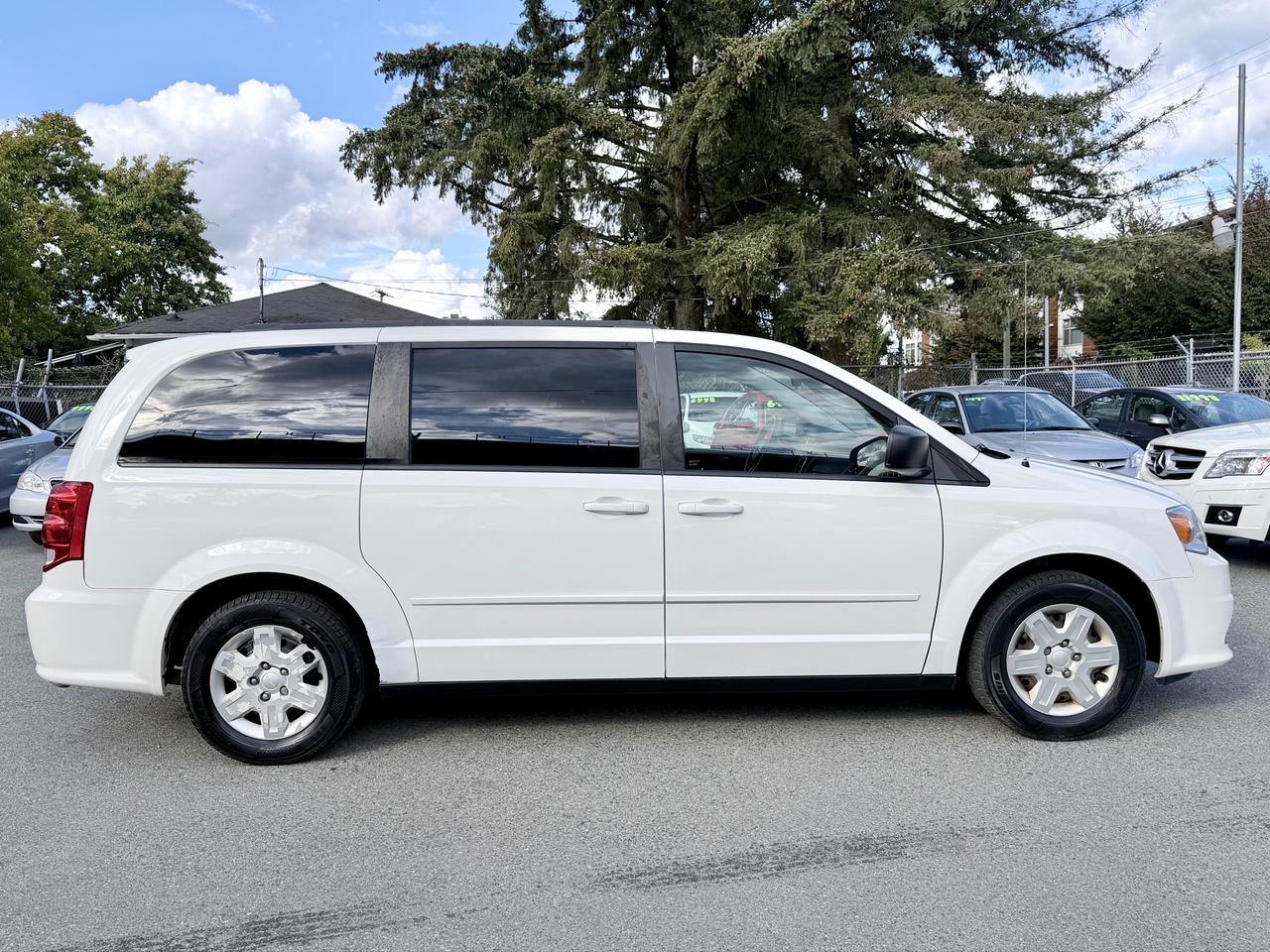 2011 Dodge Grand Caravan FINANCING AVAILABLE Photo4