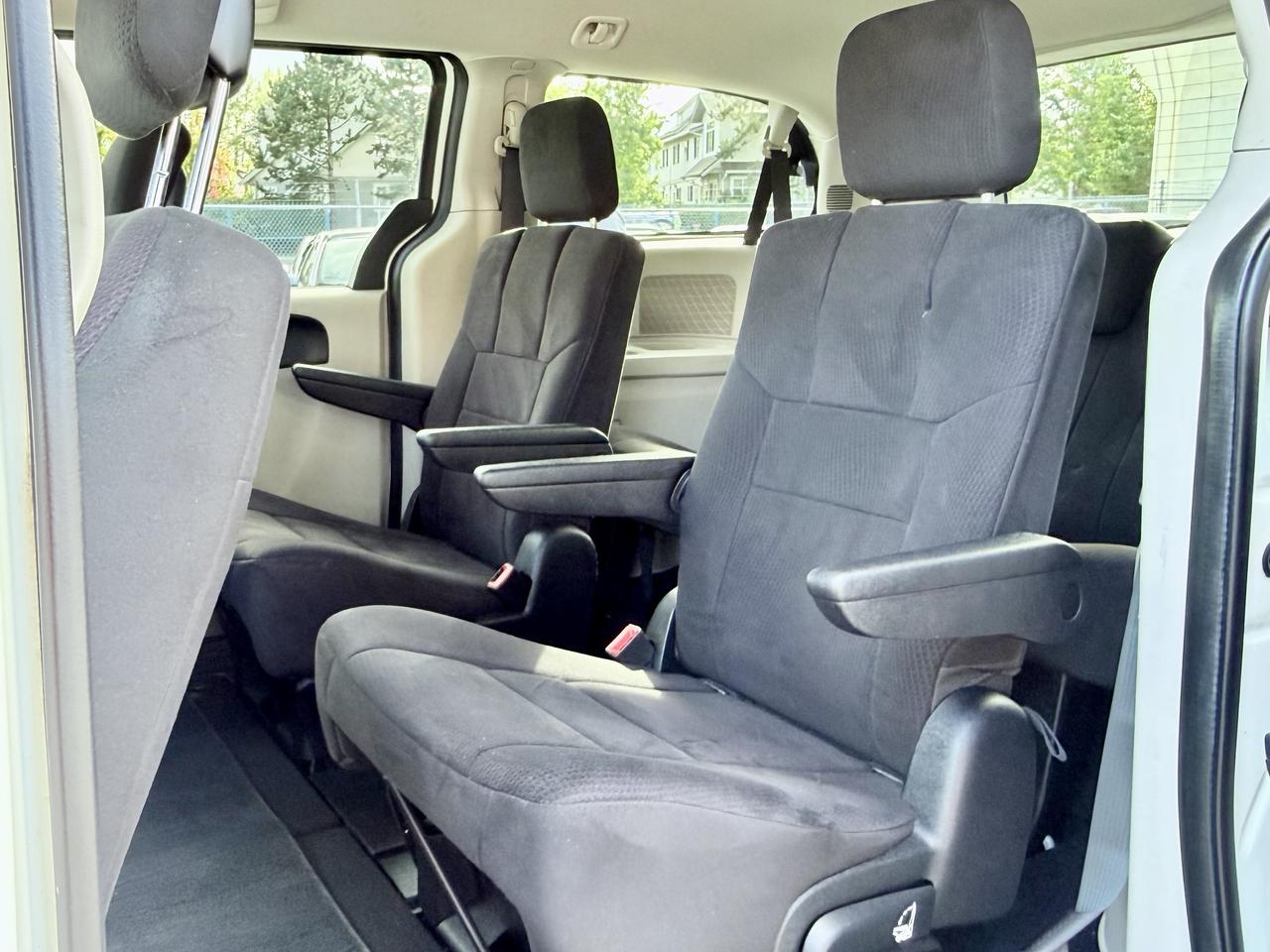 2011 Dodge Grand Caravan FINANCING AVAILABLE Photo13