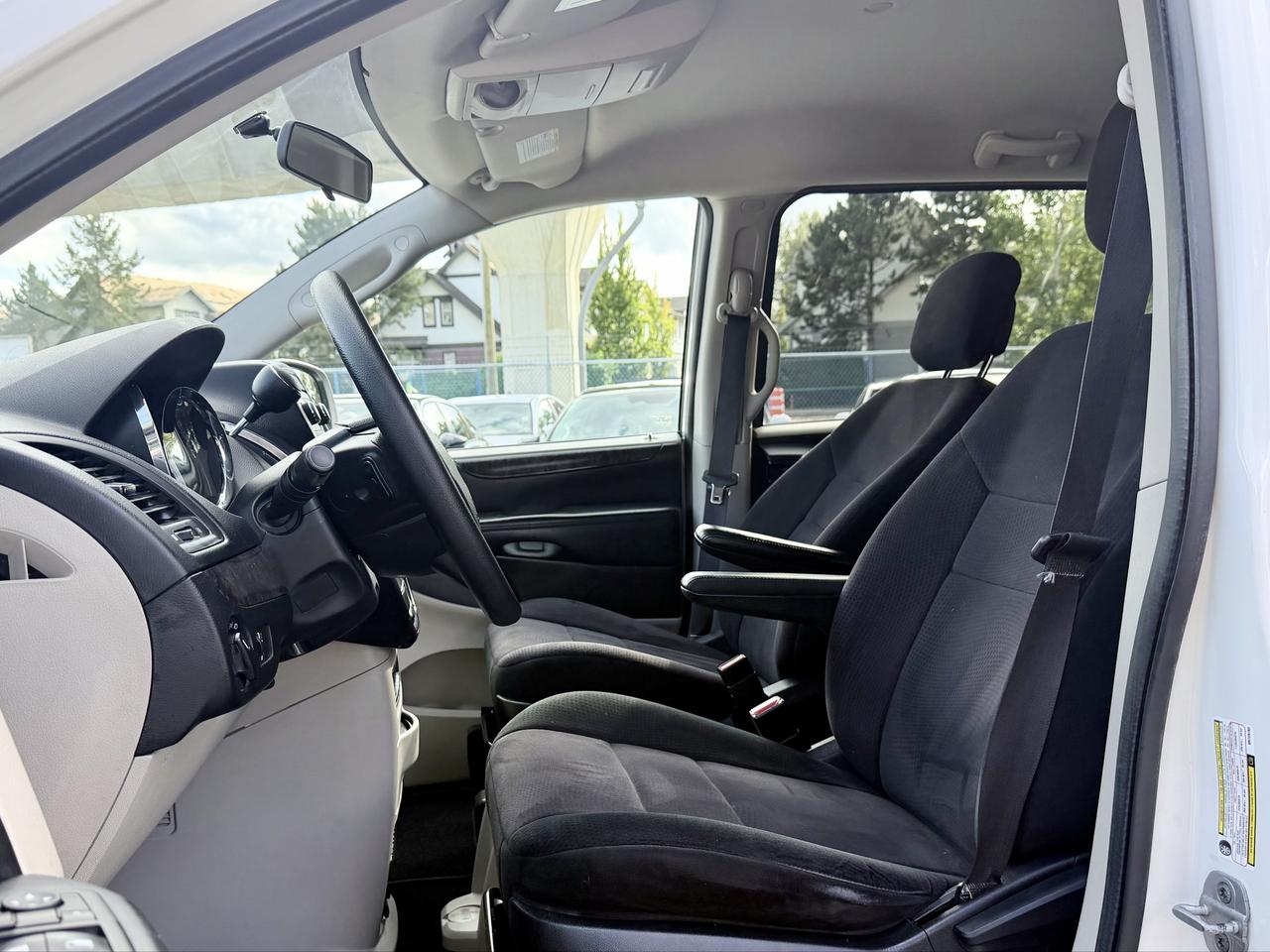 2011 Dodge Grand Caravan FINANCING AVAILABLE Photo9