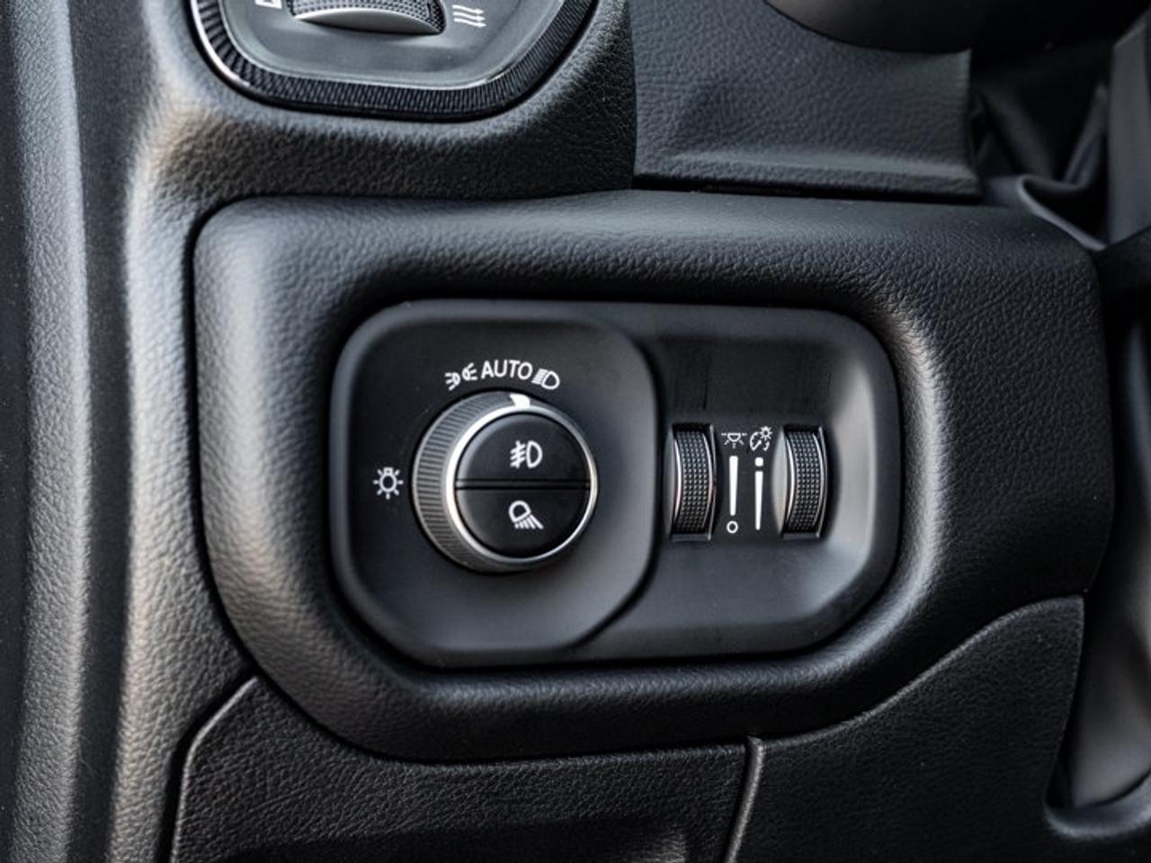 2027 RAM 1500 SPORT Photo