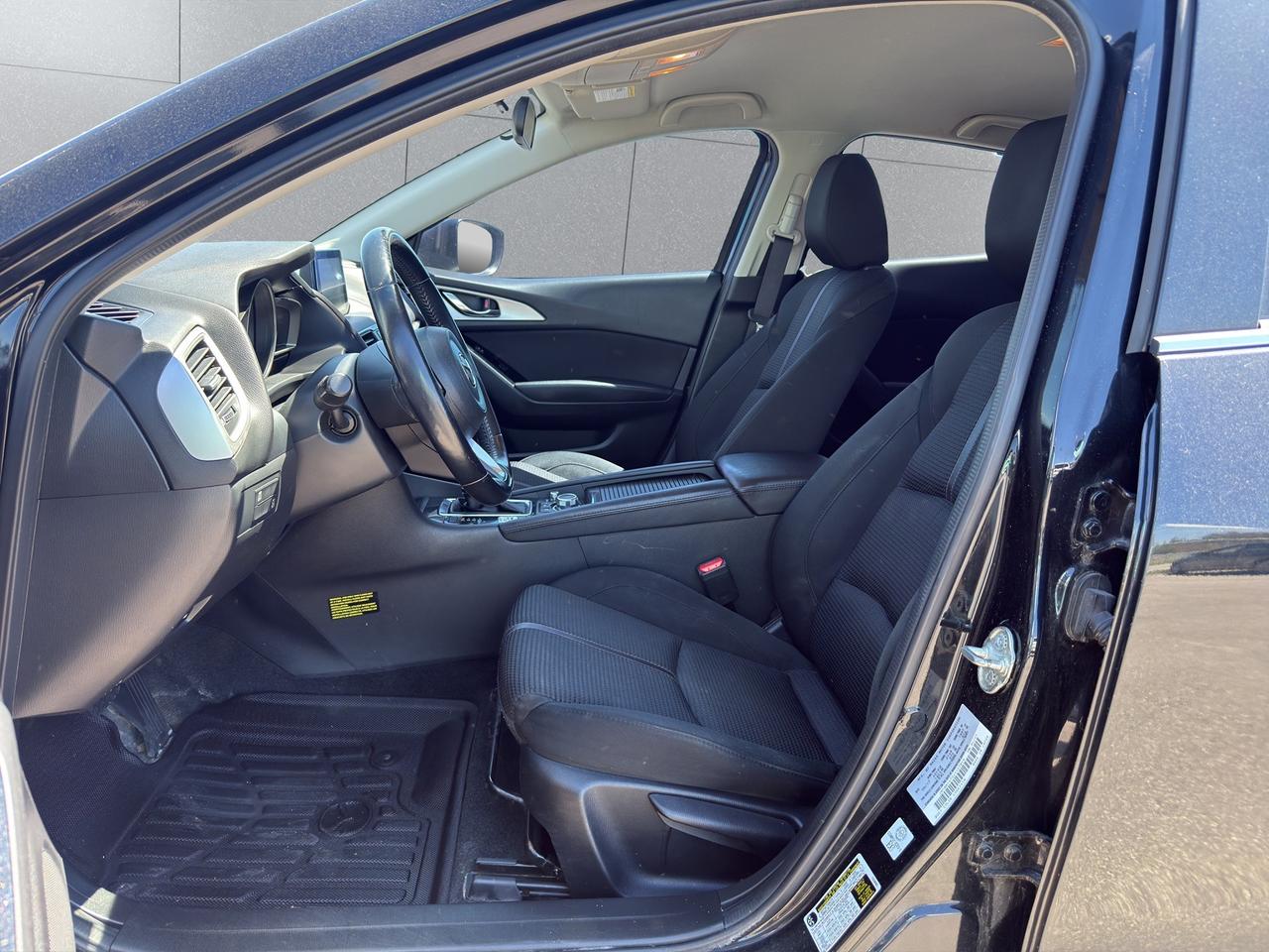 2018 Mazda MAZDA3 GS Photo