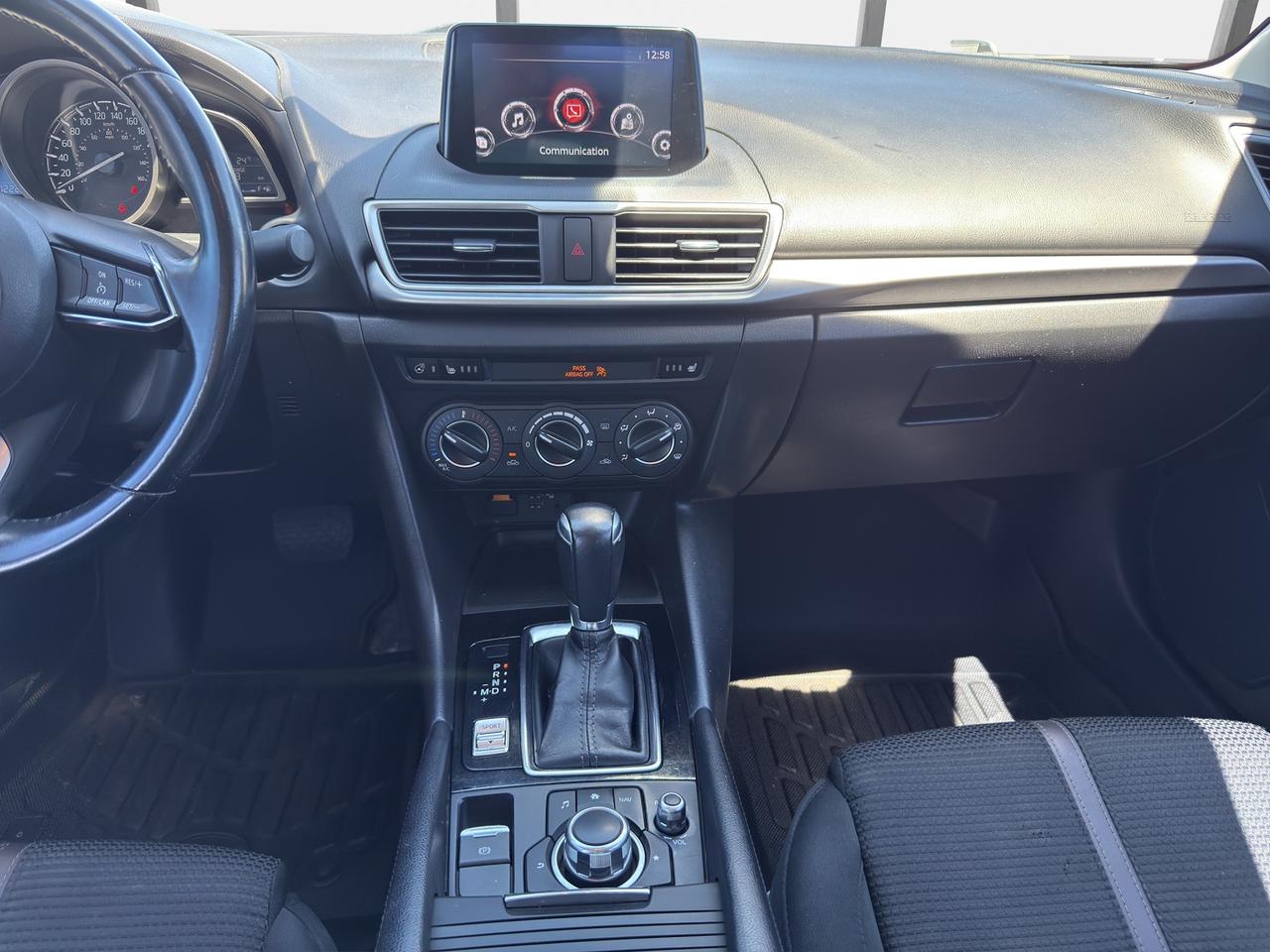 2018 Mazda MAZDA3 GS Photo