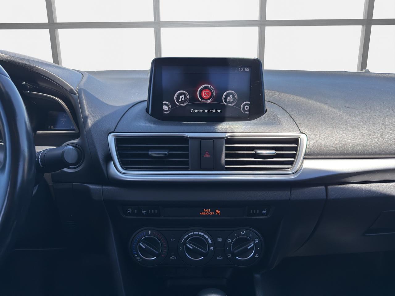 2018 Mazda MAZDA3 GS Photo
